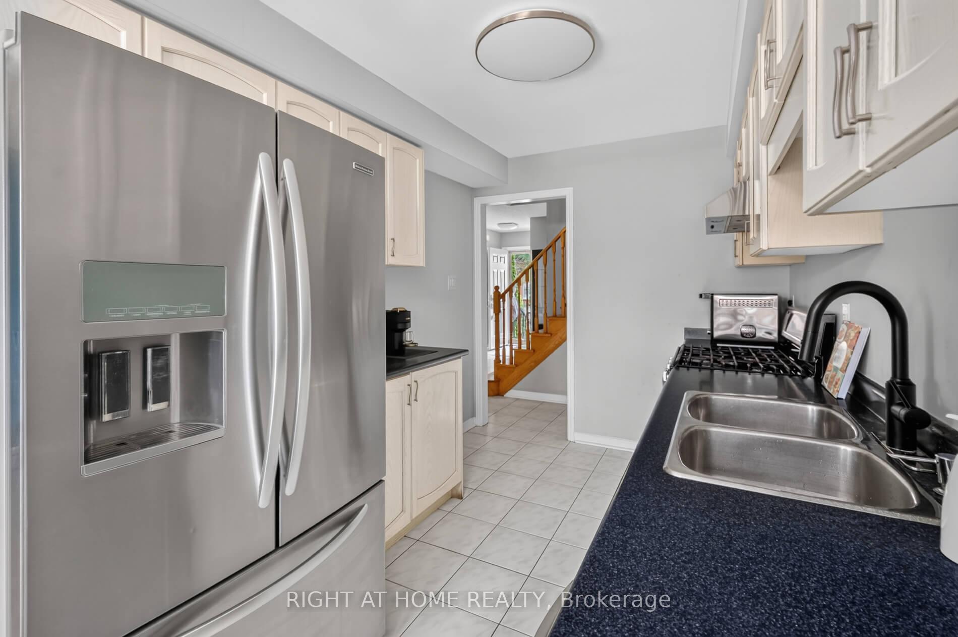 Photo 19 of 10 Lento Court, Vaughan, East Woodbridge — HOMEH