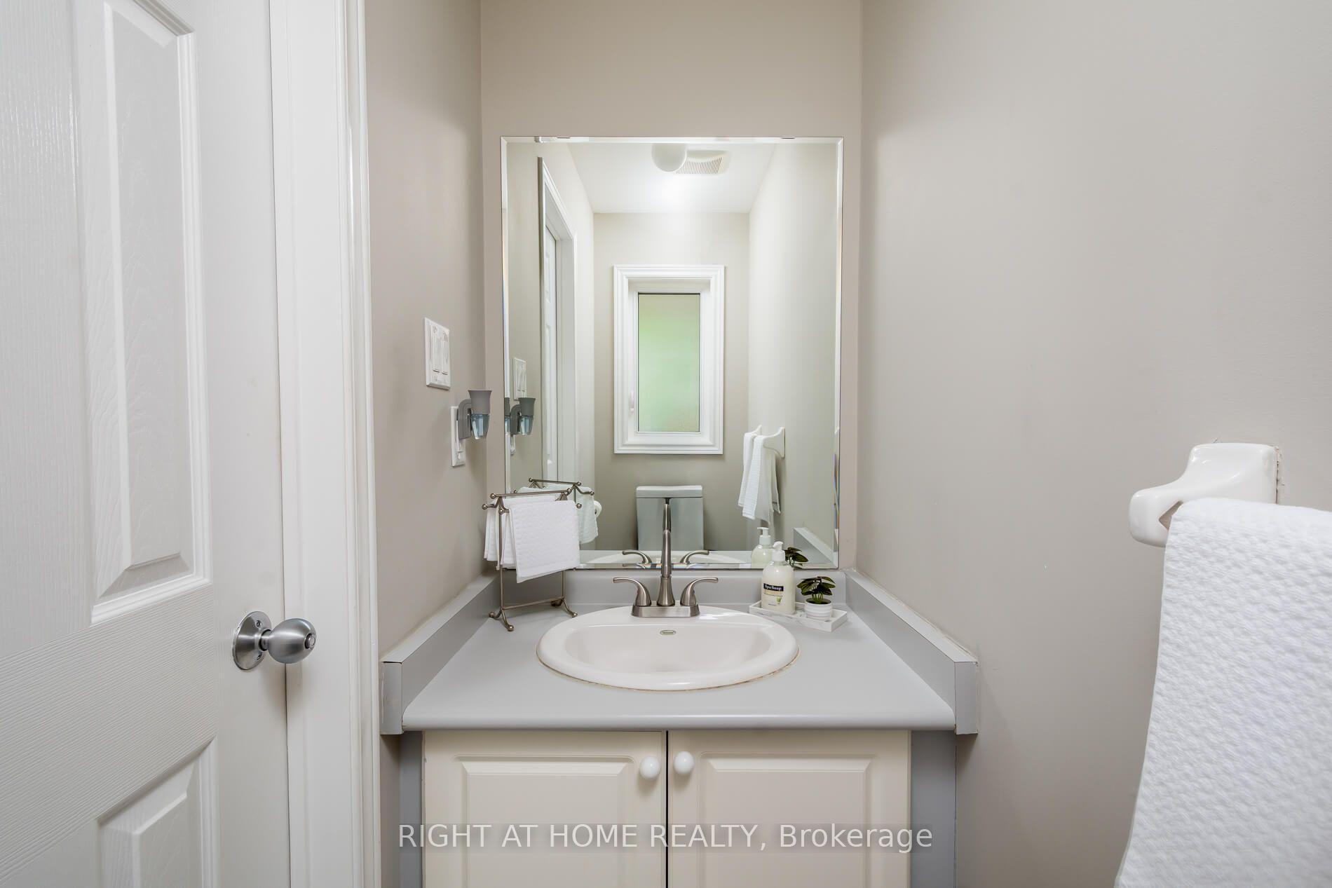 Photo 20 of 10 Lento Court, Vaughan, East Woodbridge — HOMEH