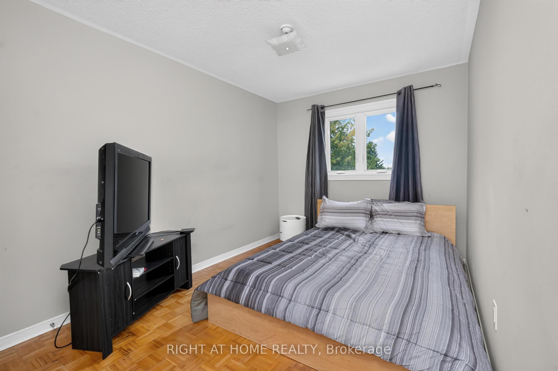 Photo 31 of 10 Lento Court, Vaughan, East Woodbridge — HOMEH