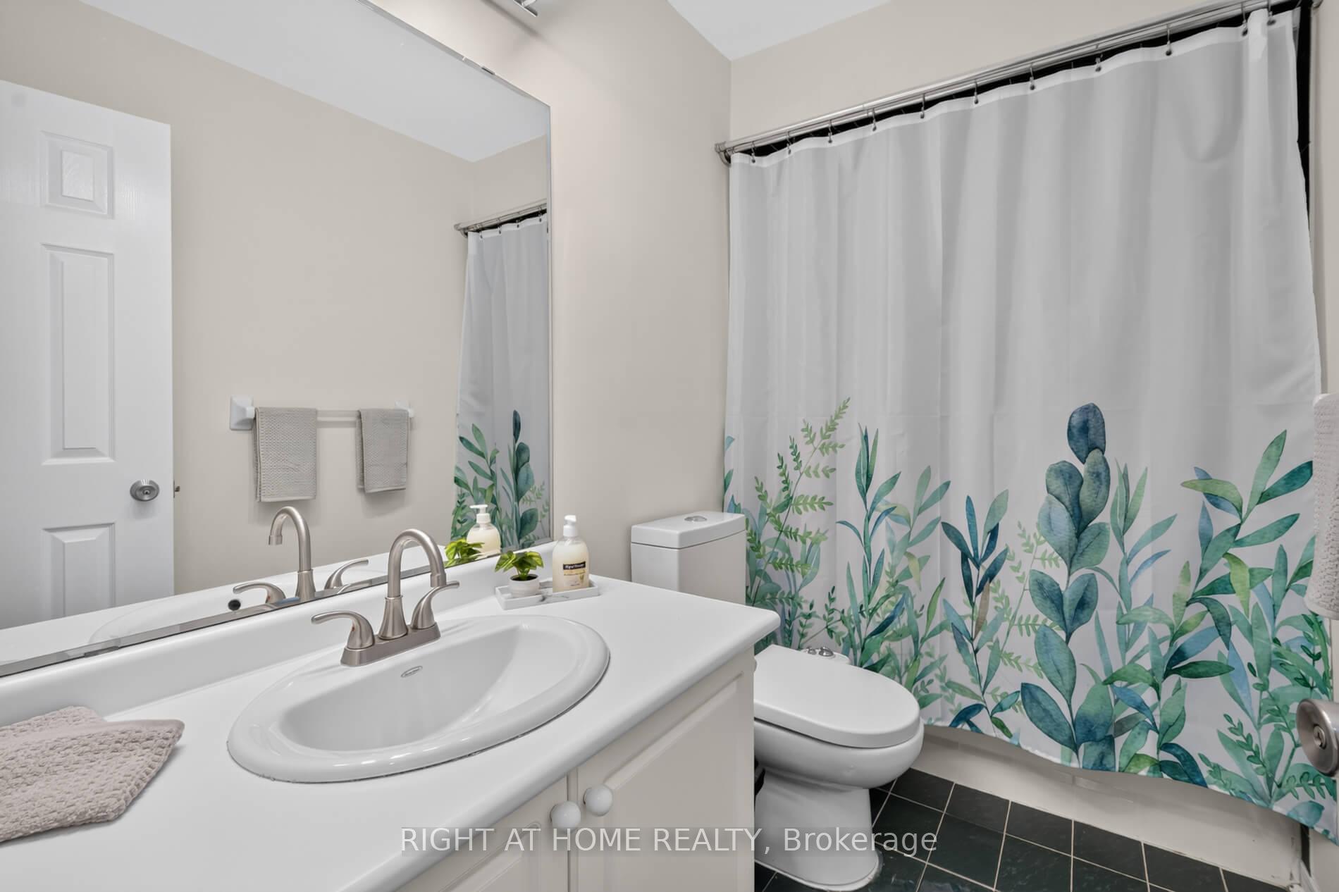 Photo 32 of 10 Lento Court, Vaughan, East Woodbridge — HOMEH