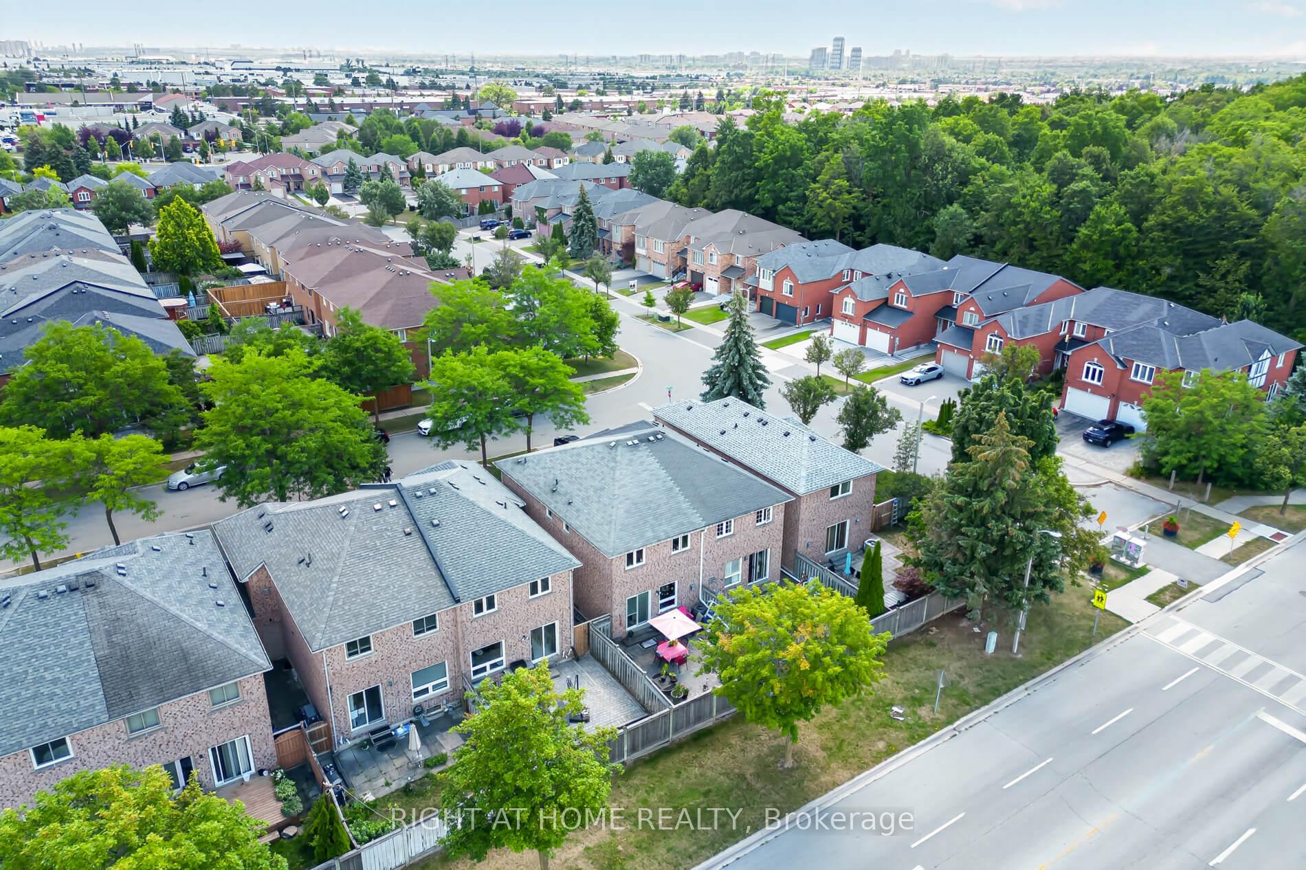 Photo 43 of 10 Lento Court, Vaughan, East Woodbridge — HOMEH