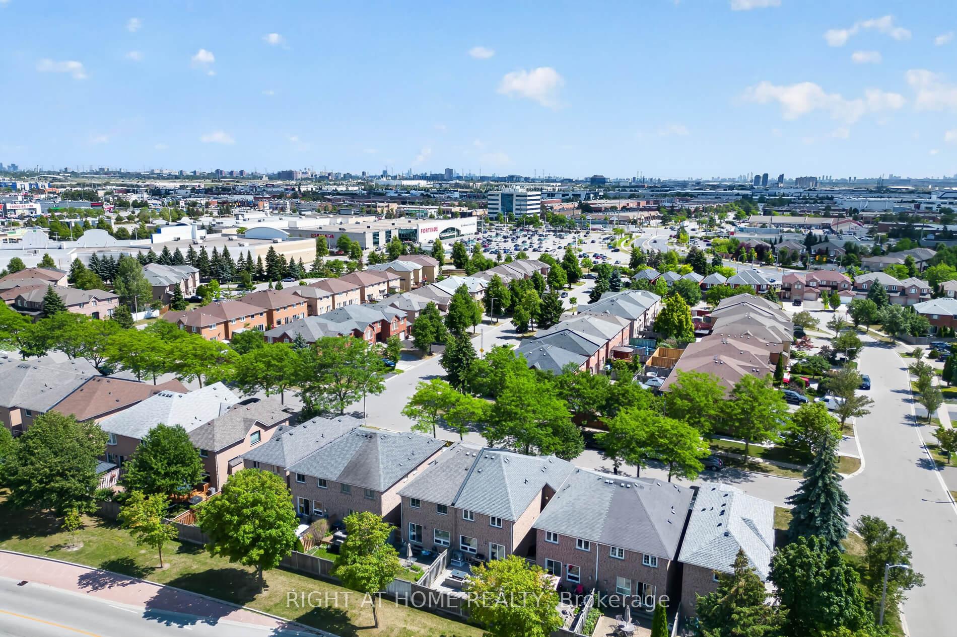 Photo 44 of 10 Lento Court, Vaughan, East Woodbridge — HOMEH