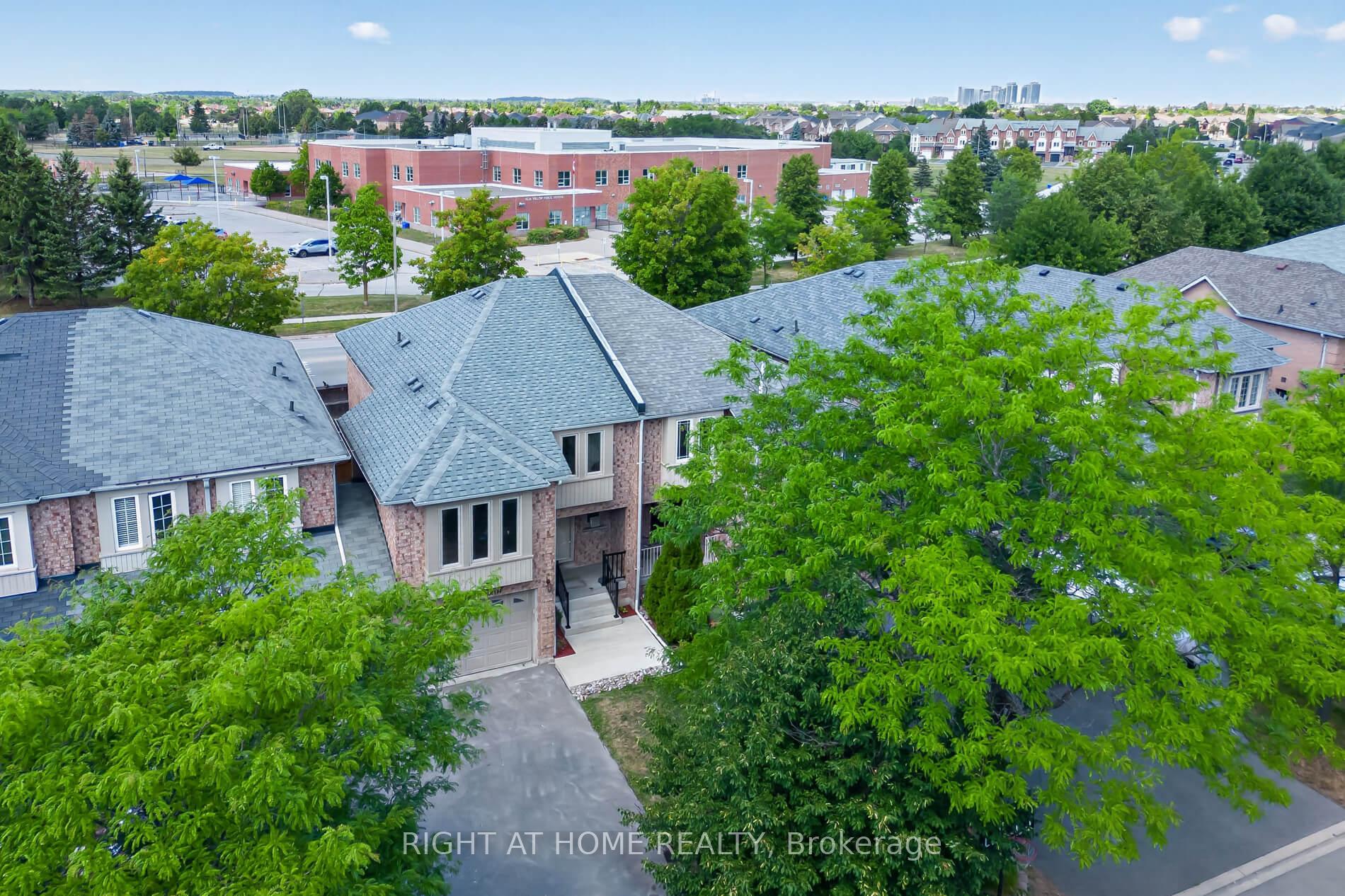 Photo 46 of 10 Lento Court, Vaughan, East Woodbridge — HOMEH