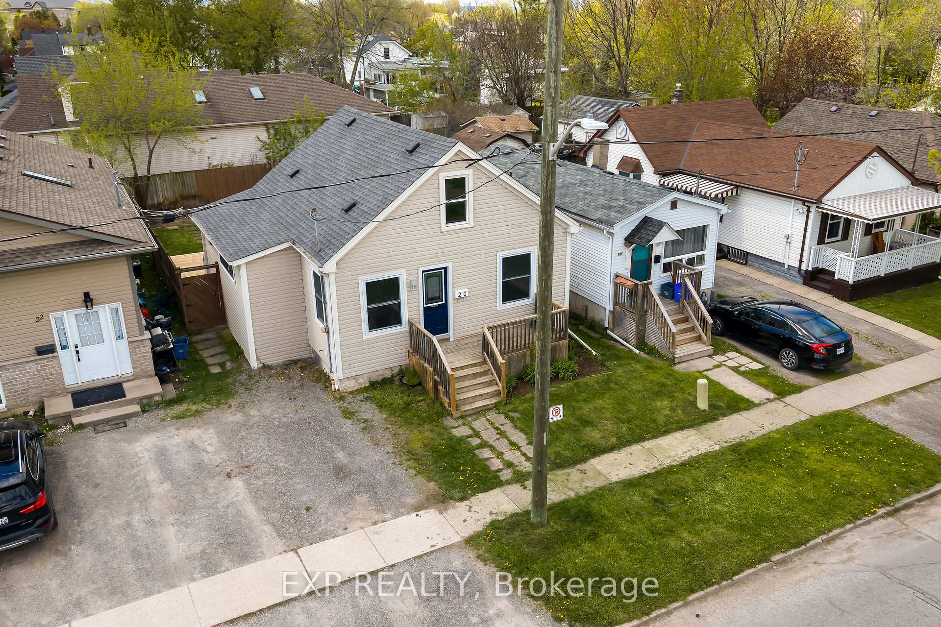 Photo 3 of 20 Lloyd Street, St. Catharines, Western Hill — HOMEH