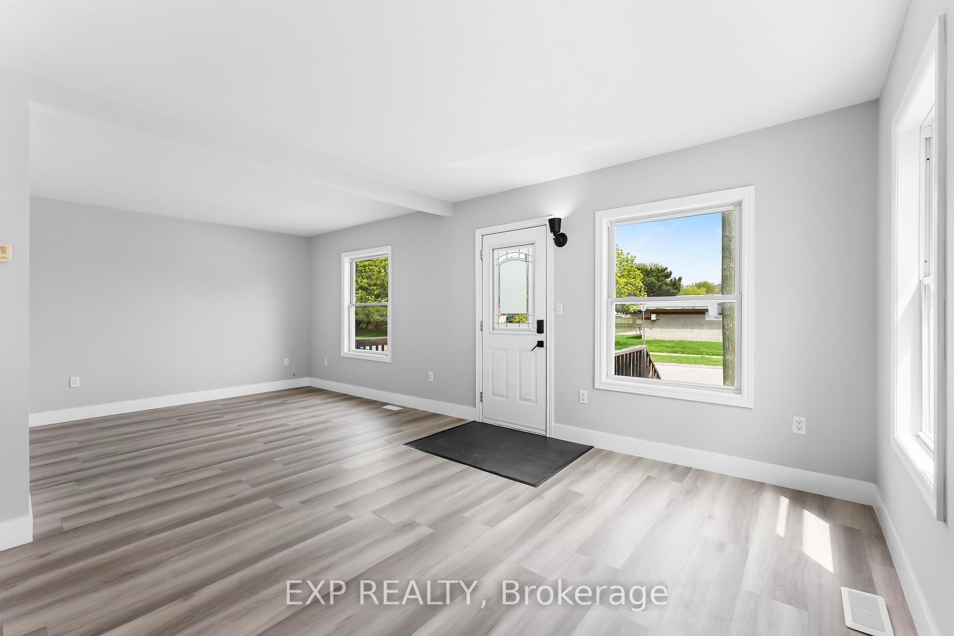 Photo 6 of 20 Lloyd Street, St. Catharines, Western Hill — HOMEH