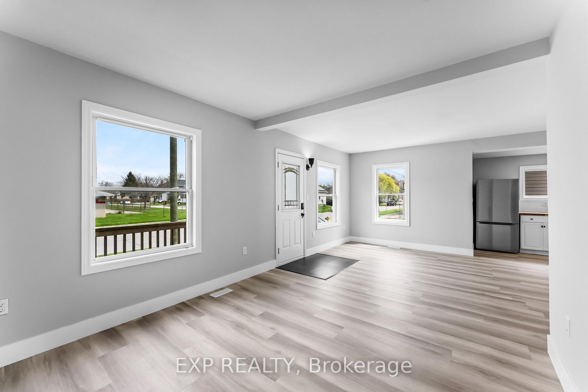 Photo 7 of 20 Lloyd Street, St. Catharines, Western Hill — HOMEH