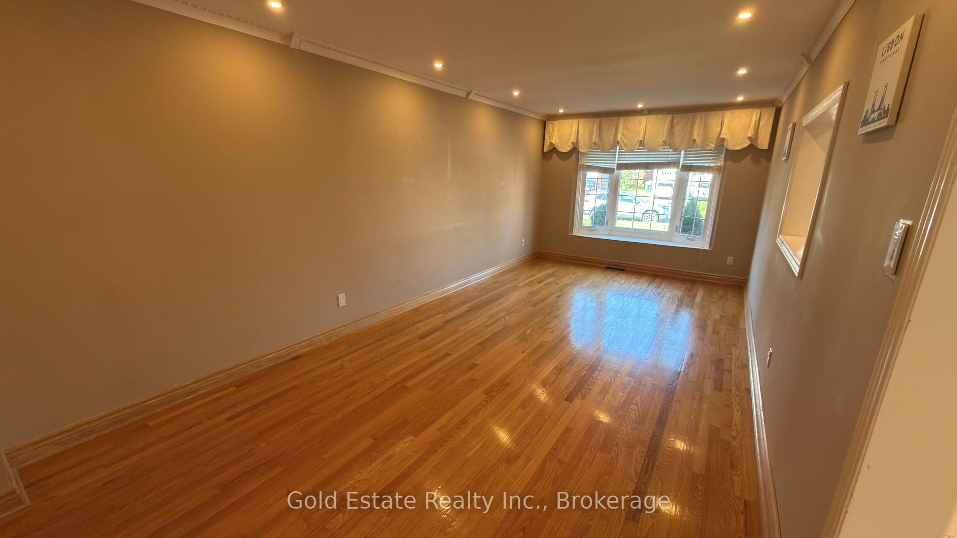 Photo 3 of 5202 Huntingfield Drive E, Mississauga, Hurontario — HOMEH