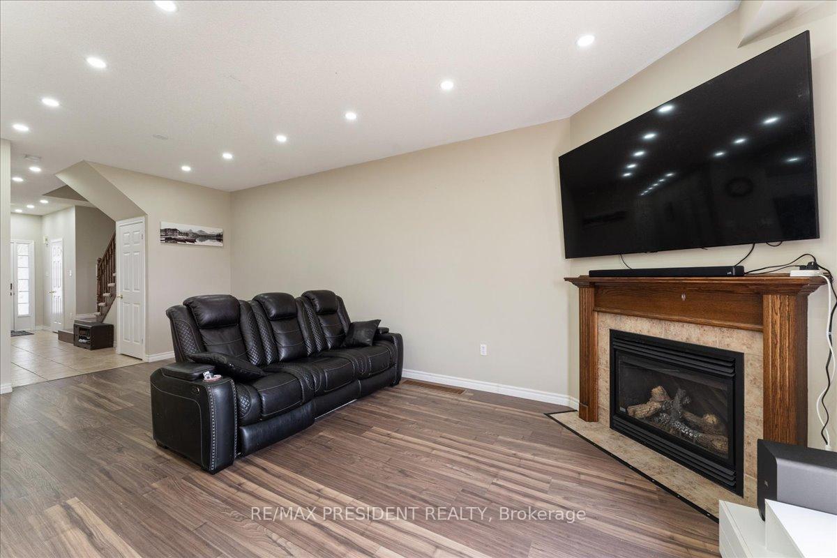 Photo 16 of 285 Southbrook Drive, Hamilton, Binbrook — HOMEH
