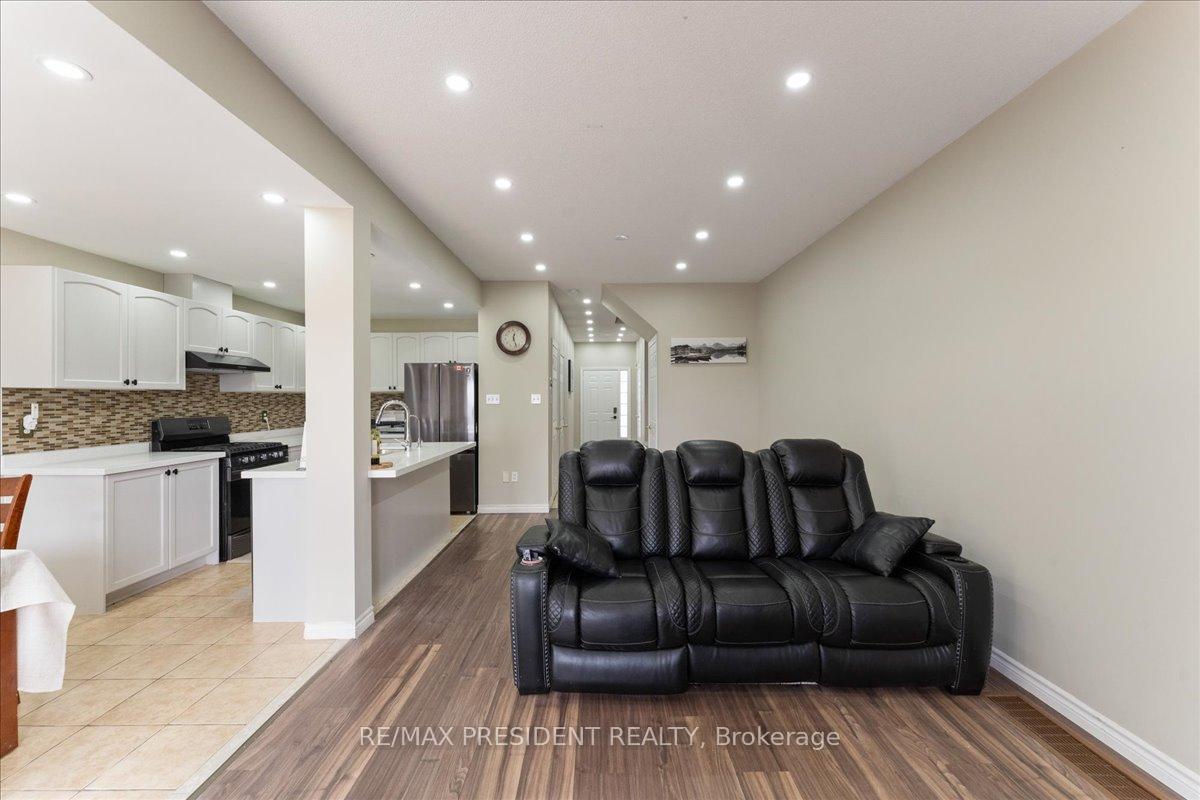 Photo 18 of 285 Southbrook Drive, Hamilton, Binbrook — HOMEH