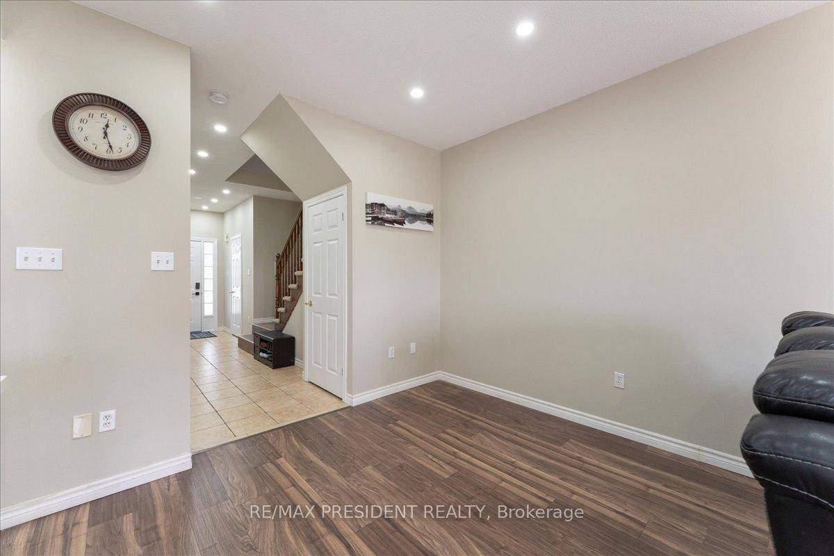 Photo 19 of 285 Southbrook Drive, Hamilton, Binbrook — HOMEH