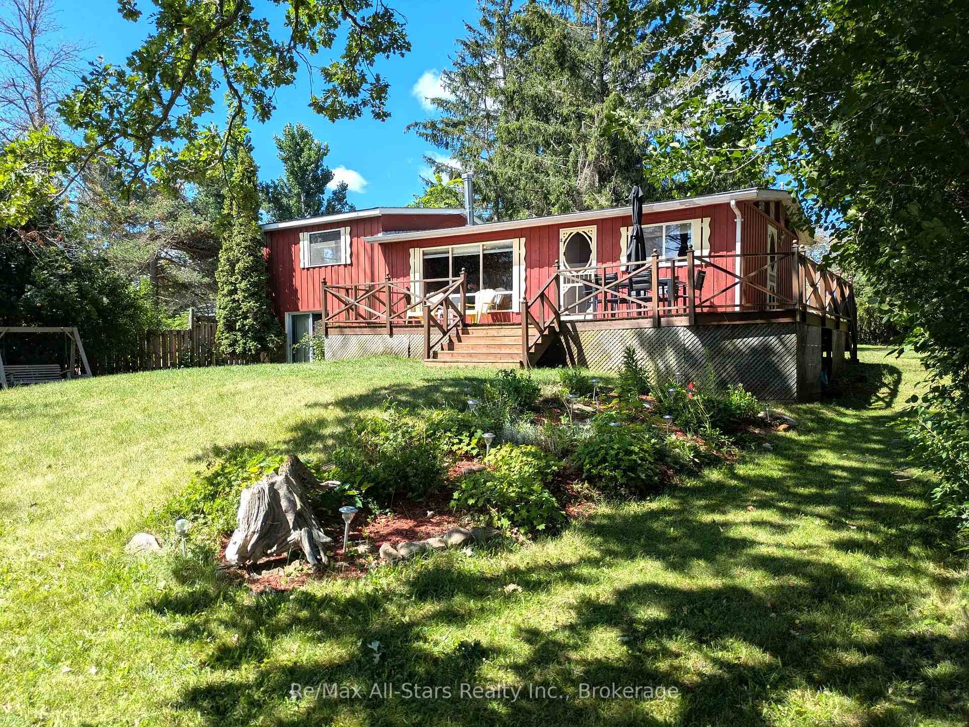 Photo 1 of 35 Alpine Street, Kawartha Lakes, Lindsay — HOMEH