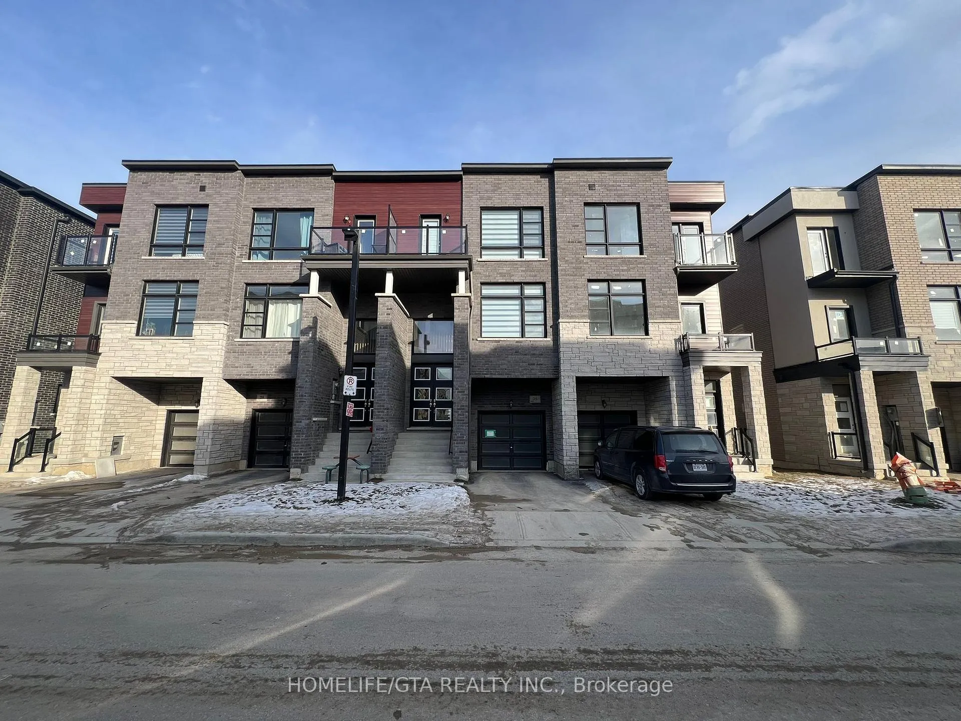 Photo 2 of 25 Inverary Crescent, Vaughan, Elder Mills — HOMEH