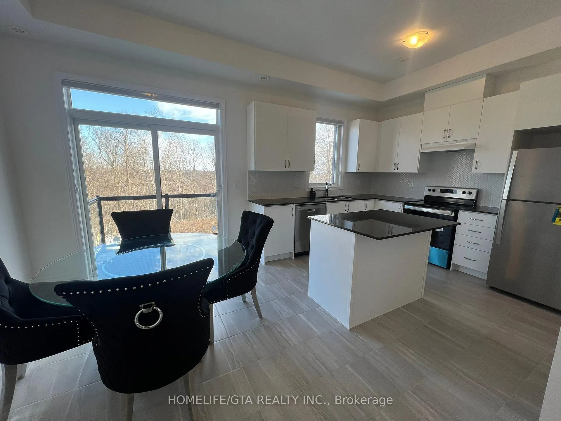 Photo 3 of 25 Inverary Crescent, Vaughan, Elder Mills — HOMEH