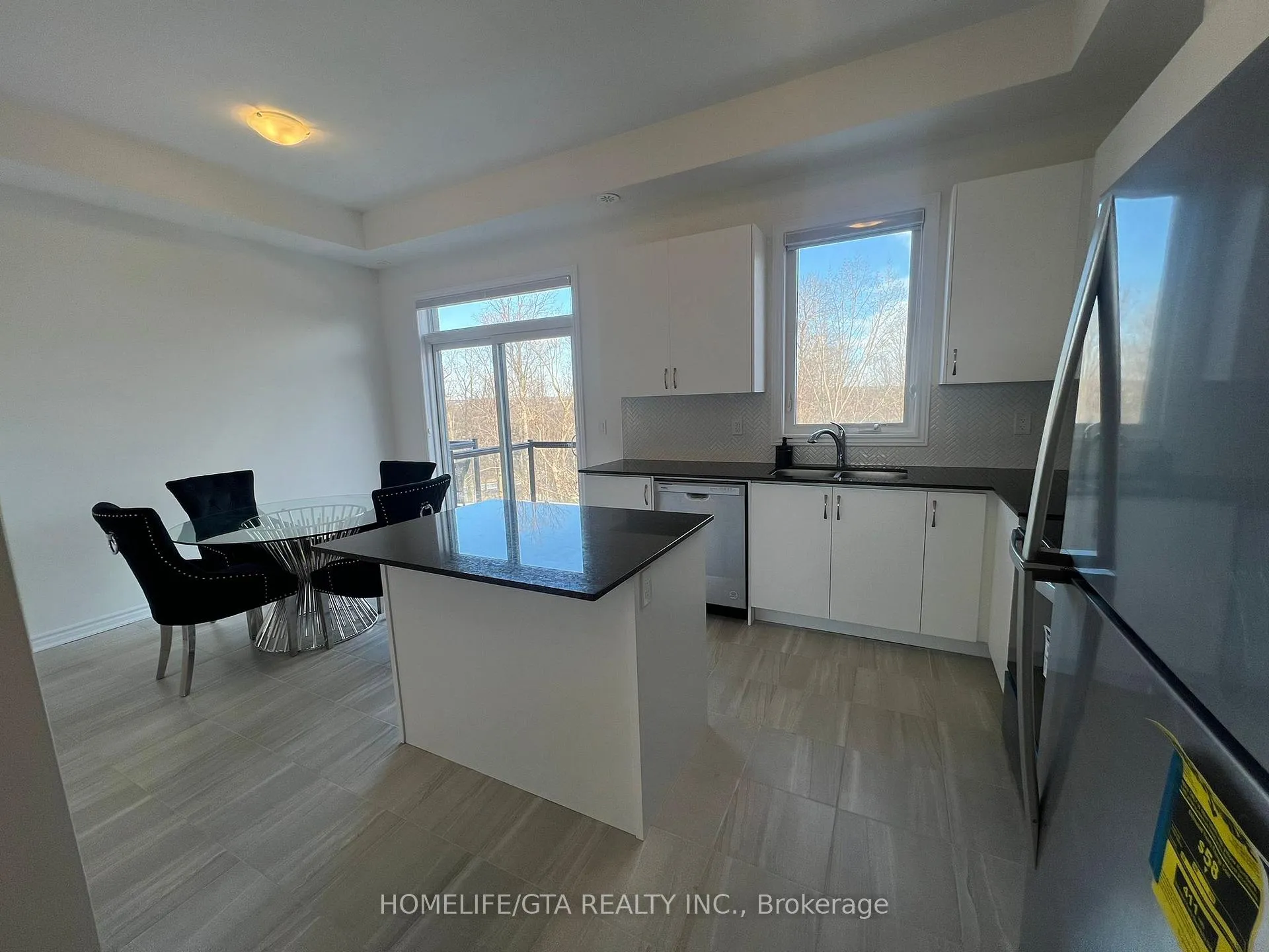 Photo 4 of 25 Inverary Crescent, Vaughan, Elder Mills — HOMEH