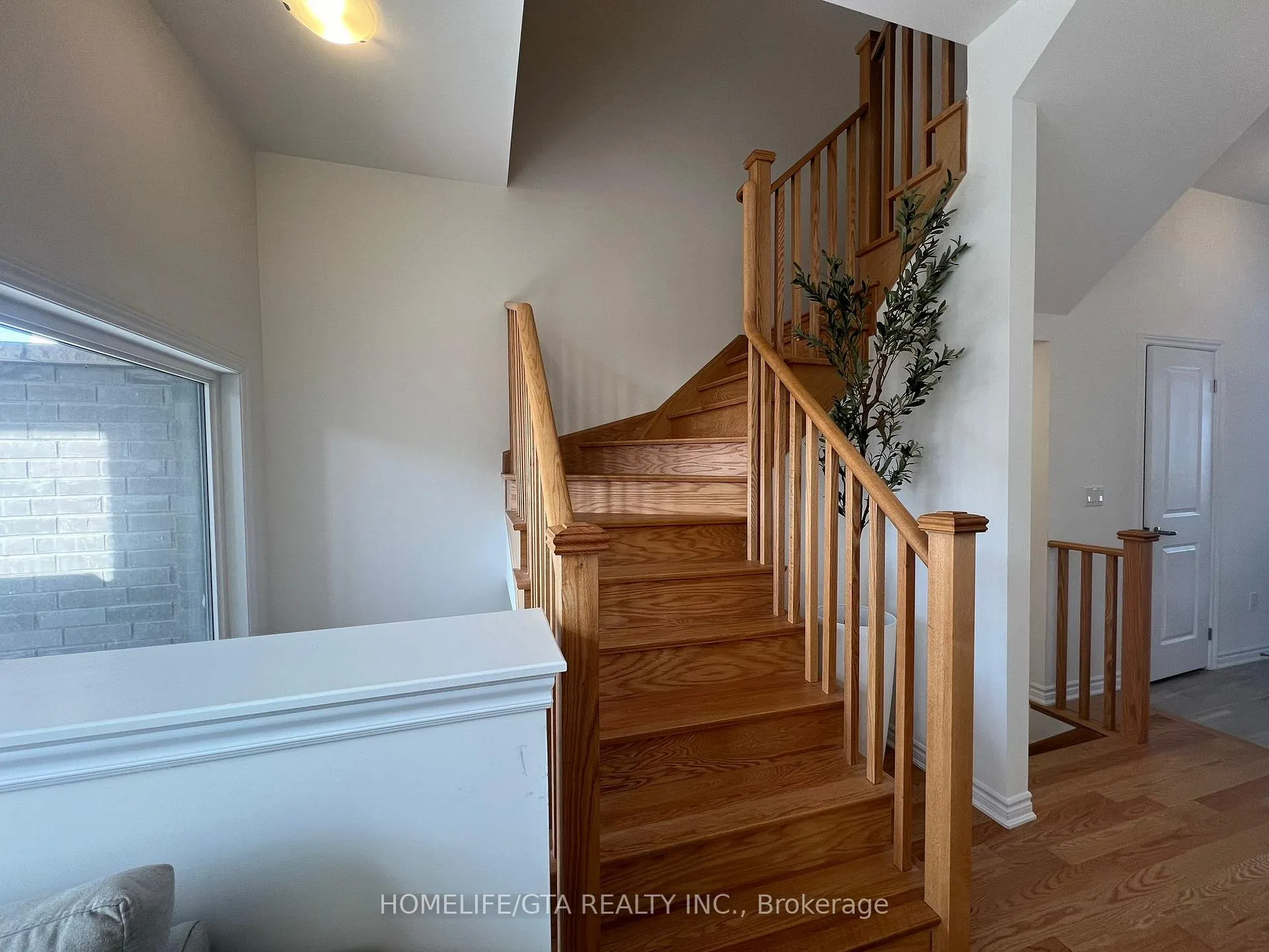 Photo 7 of 25 Inverary Crescent, Vaughan, Elder Mills — HOMEH