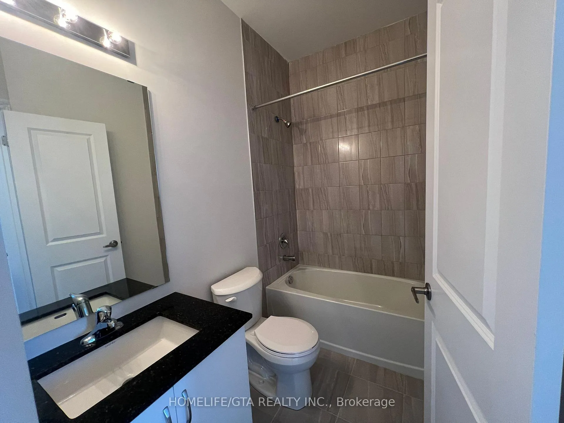 Photo 10 of 25 Inverary Crescent, Vaughan, Elder Mills — HOMEH