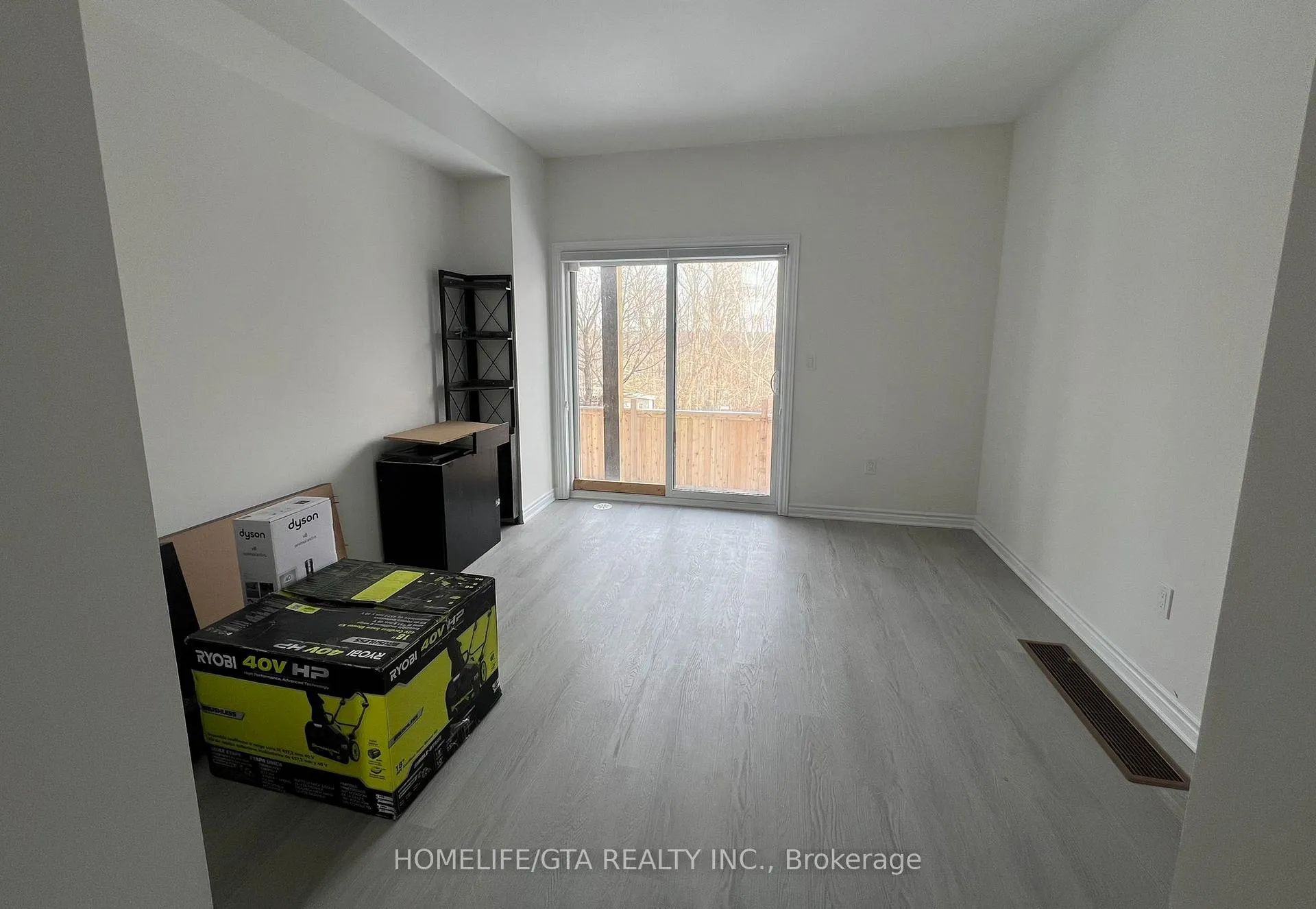 Photo 13 of 25 Inverary Crescent, Vaughan, Elder Mills — HOMEH