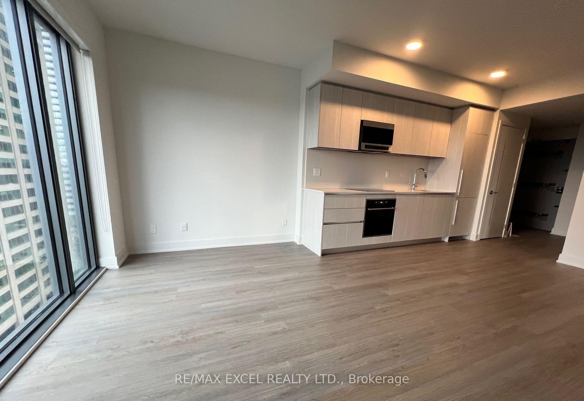 Photo 4 of Unit 1808, 8 Cumberland Street, Toronto, The Annex — HOMEH