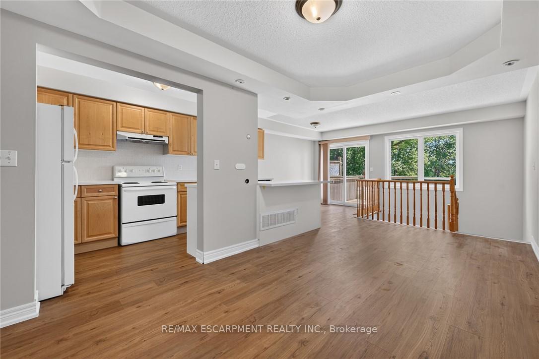 Photo 6 of Unit 99, 710 Spring Gardens Road, Burlington, Bayview — HOMEH