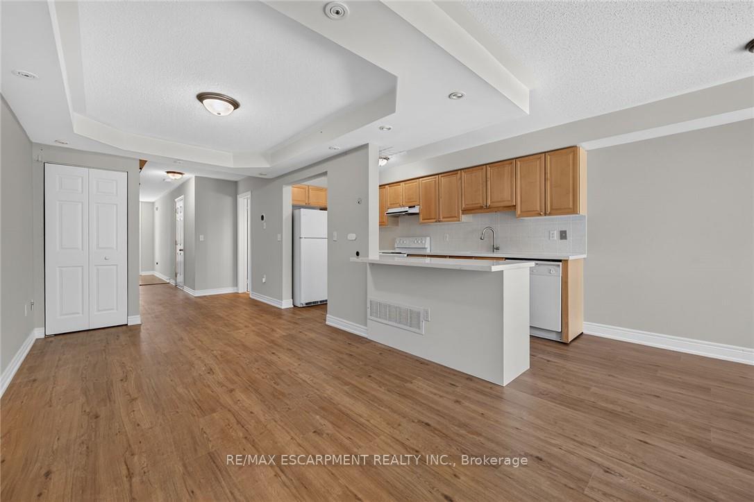 Photo 8 of Unit 99, 710 Spring Gardens Road, Burlington, Bayview — HOMEH