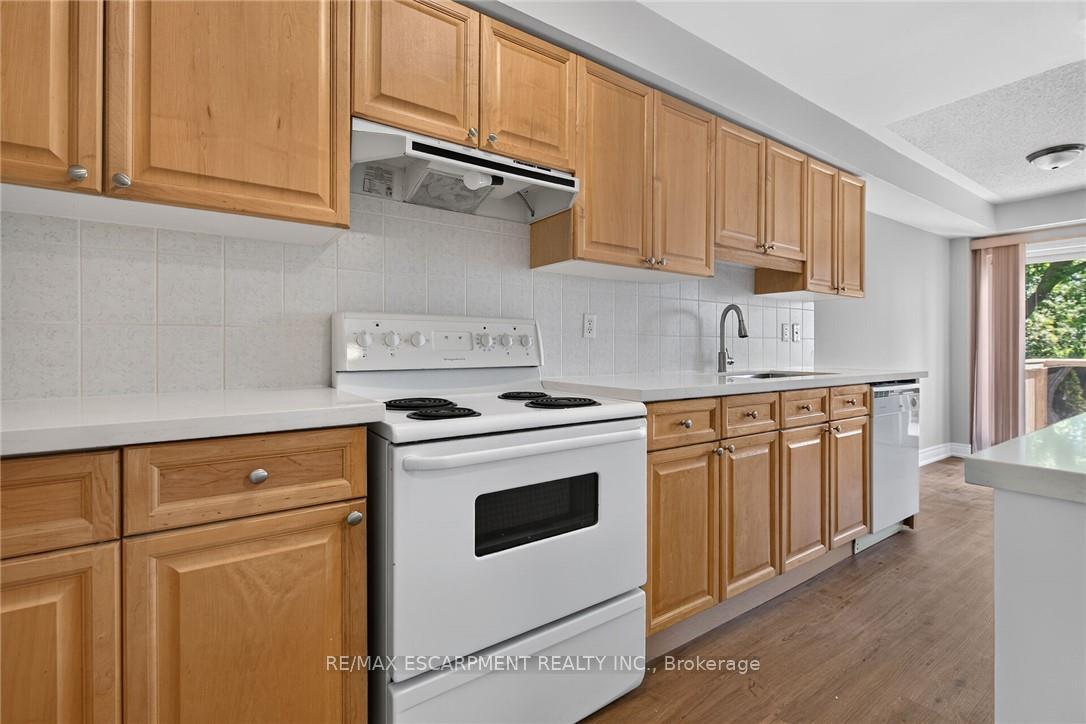 Photo 12 of Unit 99, 710 Spring Gardens Road, Burlington, Bayview — HOMEH