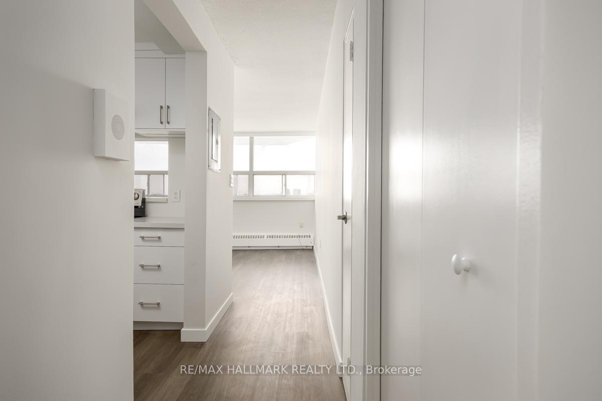 Photo 5 of Unit 1105, 5949 Yonge Street, North York, Newtonbrook East — HOMEH