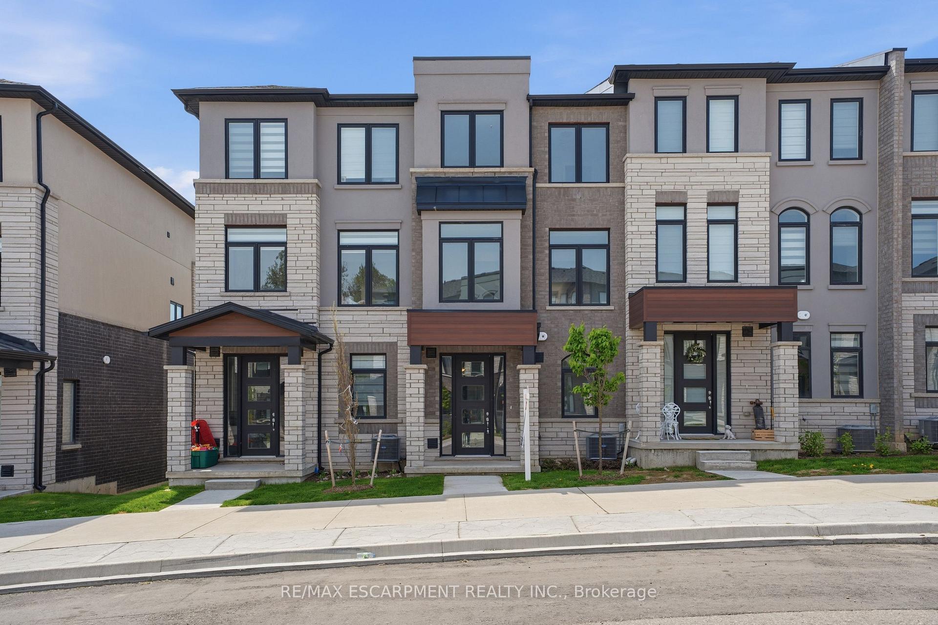 Photo 2 of Unit 33, 155 Equestrian Way, Cambridge, Preston Heights — HOMEH