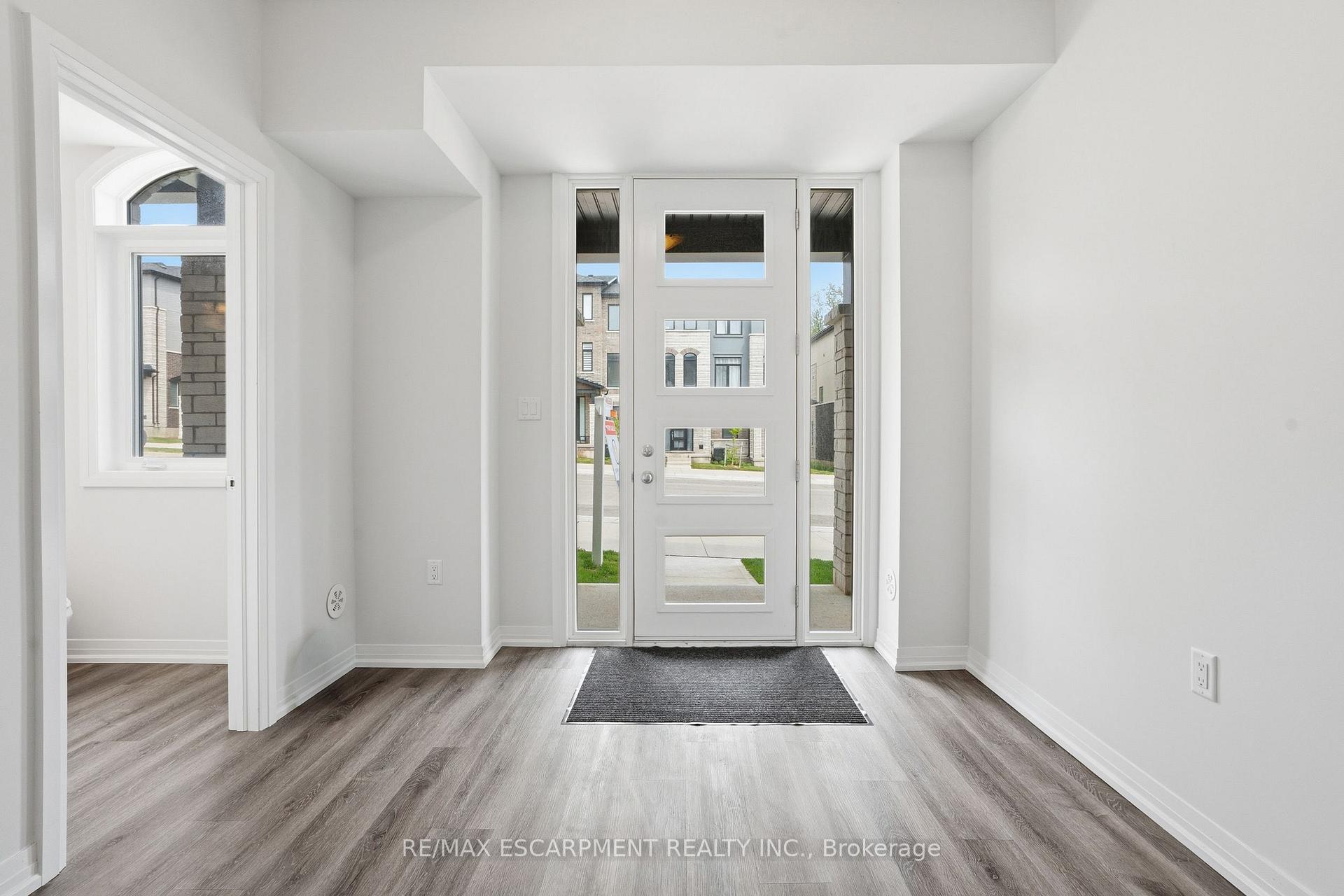 Photo 3 of Unit 33, 155 Equestrian Way, Cambridge, Preston Heights — HOMEH