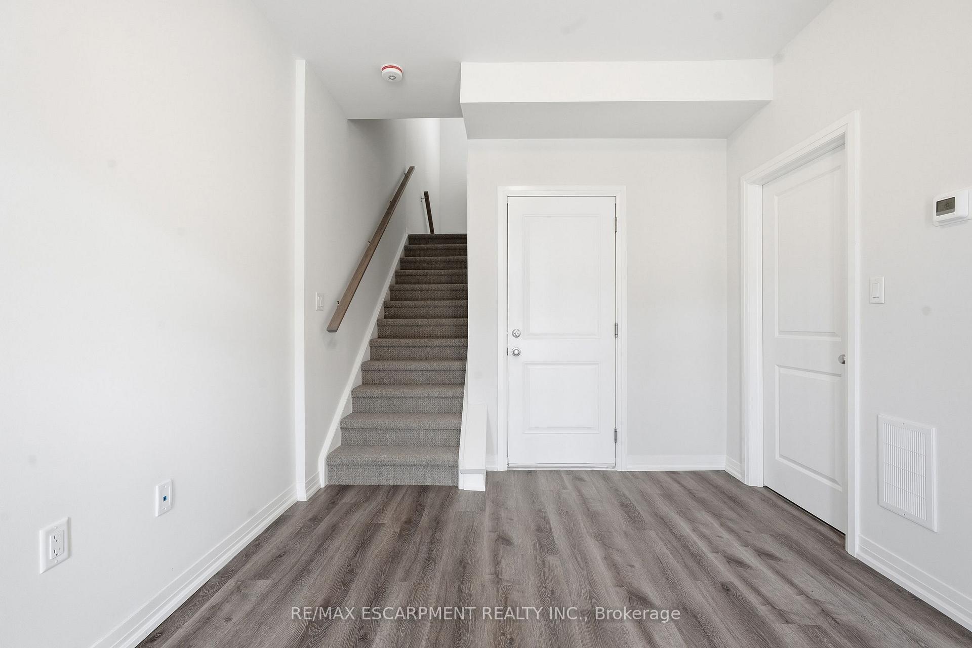 Photo 4 of Unit 33, 155 Equestrian Way, Cambridge, Preston Heights — HOMEH