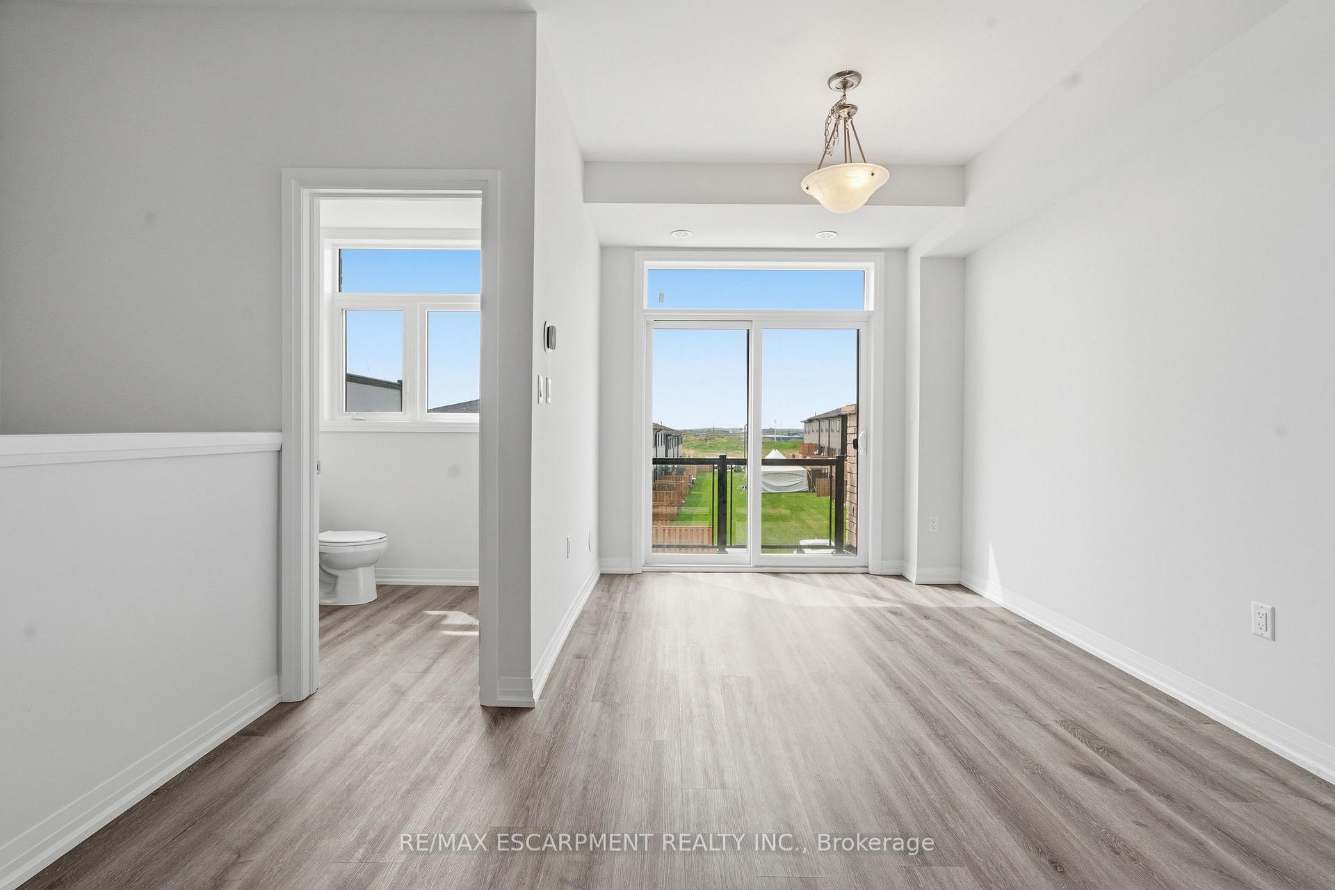 Photo 6 of Unit 33, 155 Equestrian Way, Cambridge, Preston Heights — HOMEH