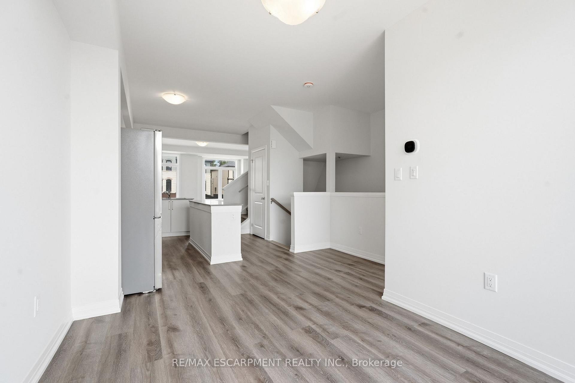 Photo 7 of Unit 33, 155 Equestrian Way, Cambridge, Preston Heights — HOMEH