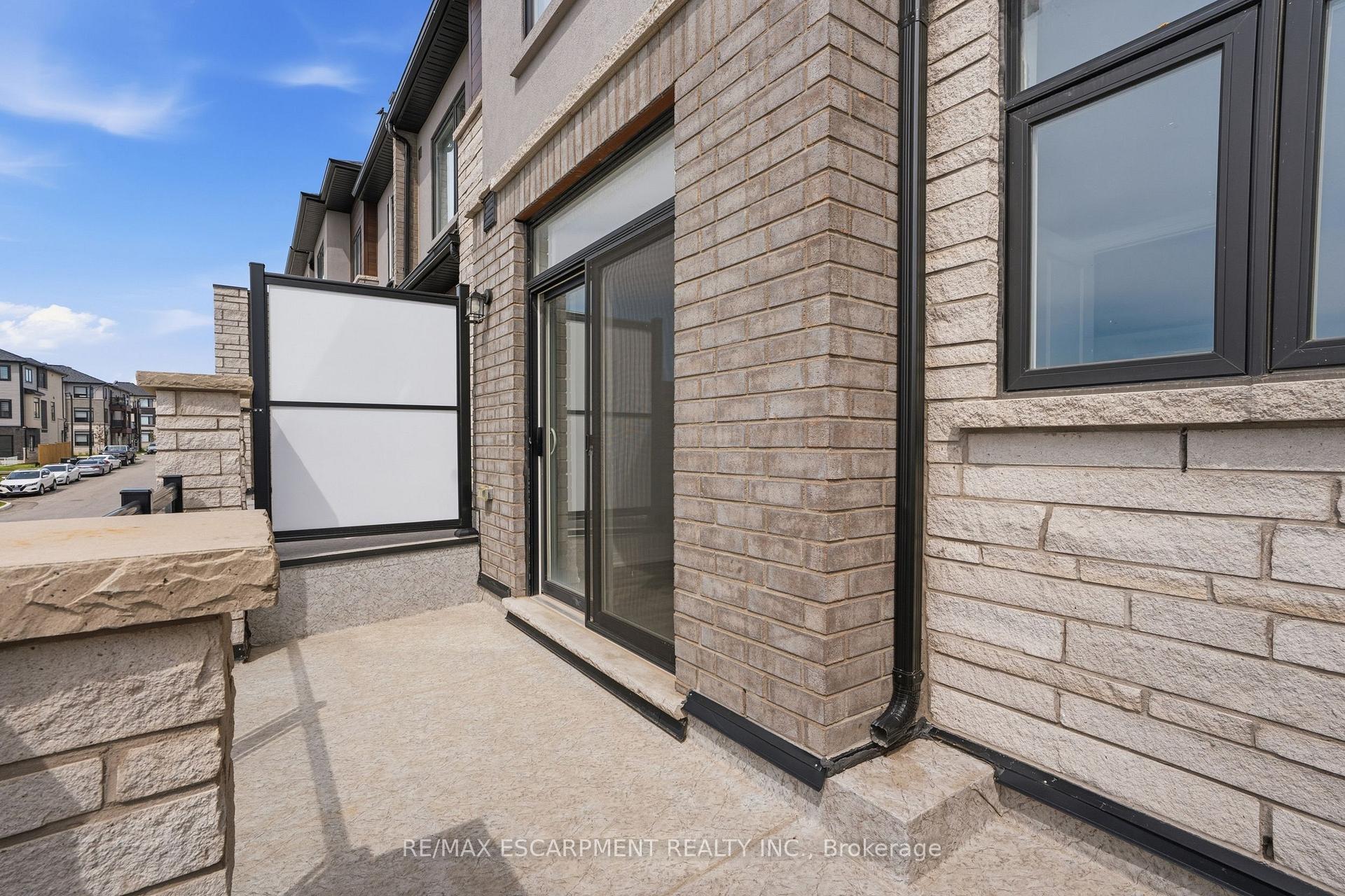 Photo 9 of Unit 33, 155 Equestrian Way, Cambridge, Preston Heights — HOMEH