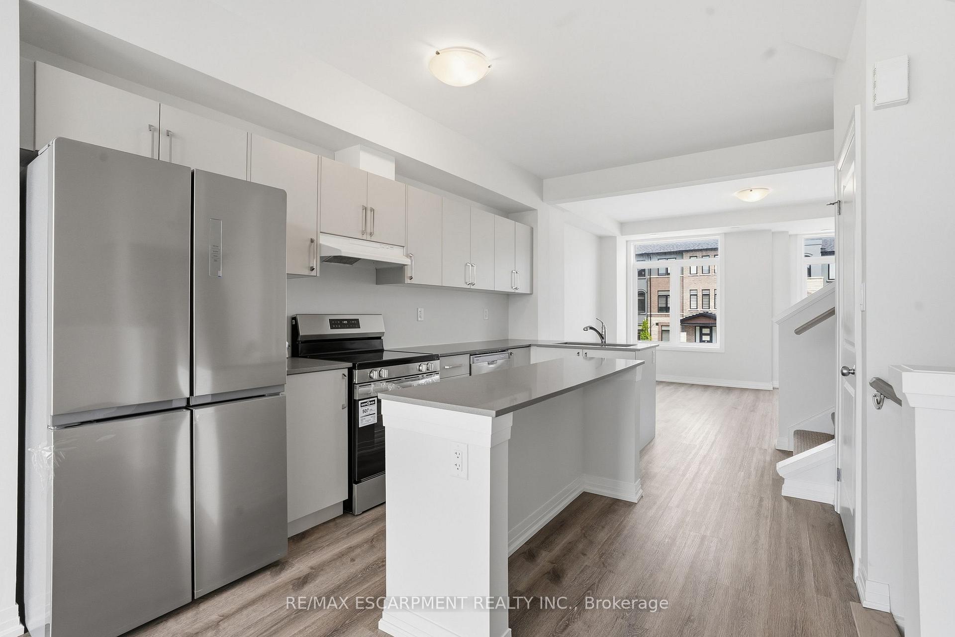Photo 10 of Unit 33, 155 Equestrian Way, Cambridge, Preston Heights — HOMEH
