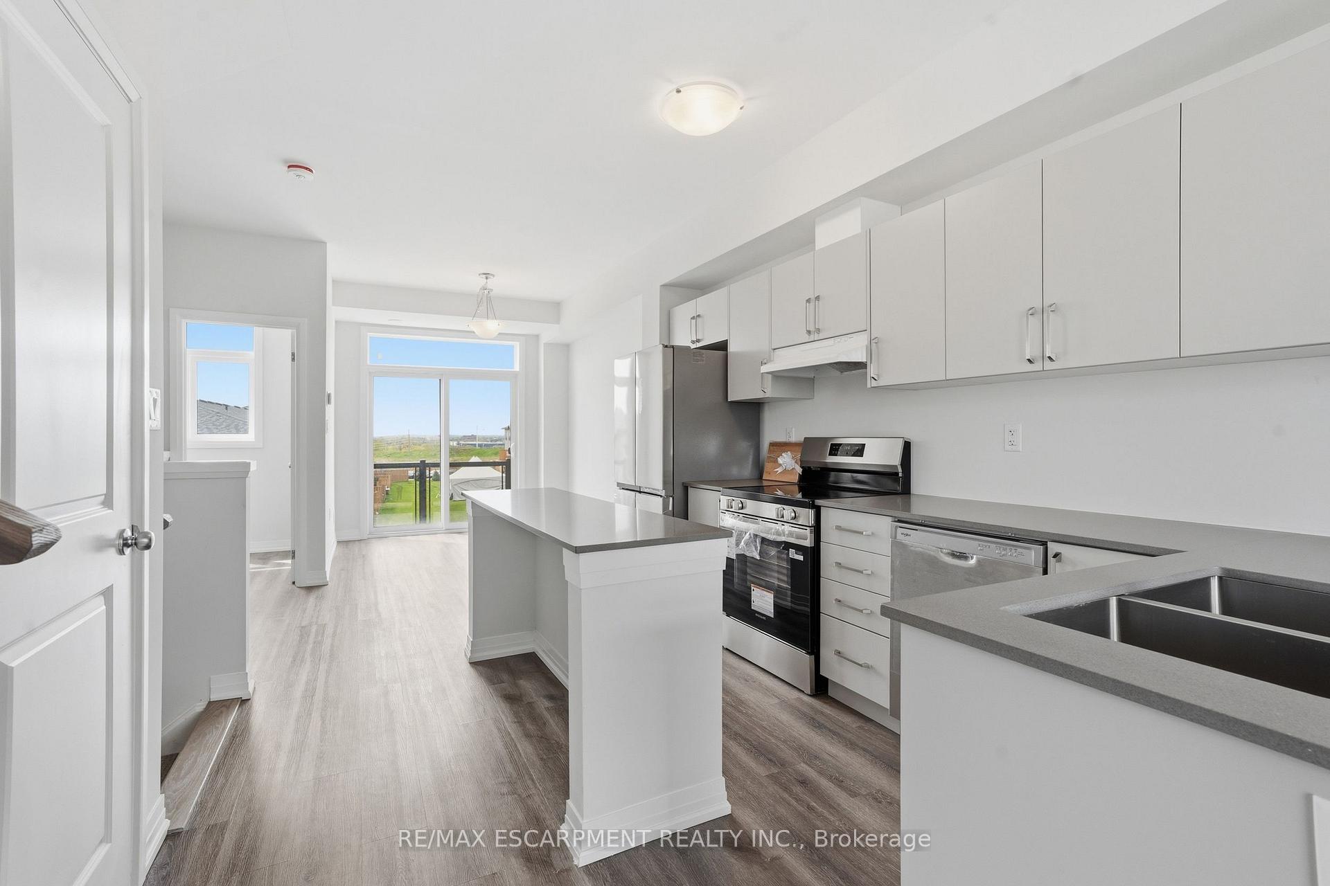 Photo 11 of Unit 33, 155 Equestrian Way, Cambridge, Preston Heights — HOMEH