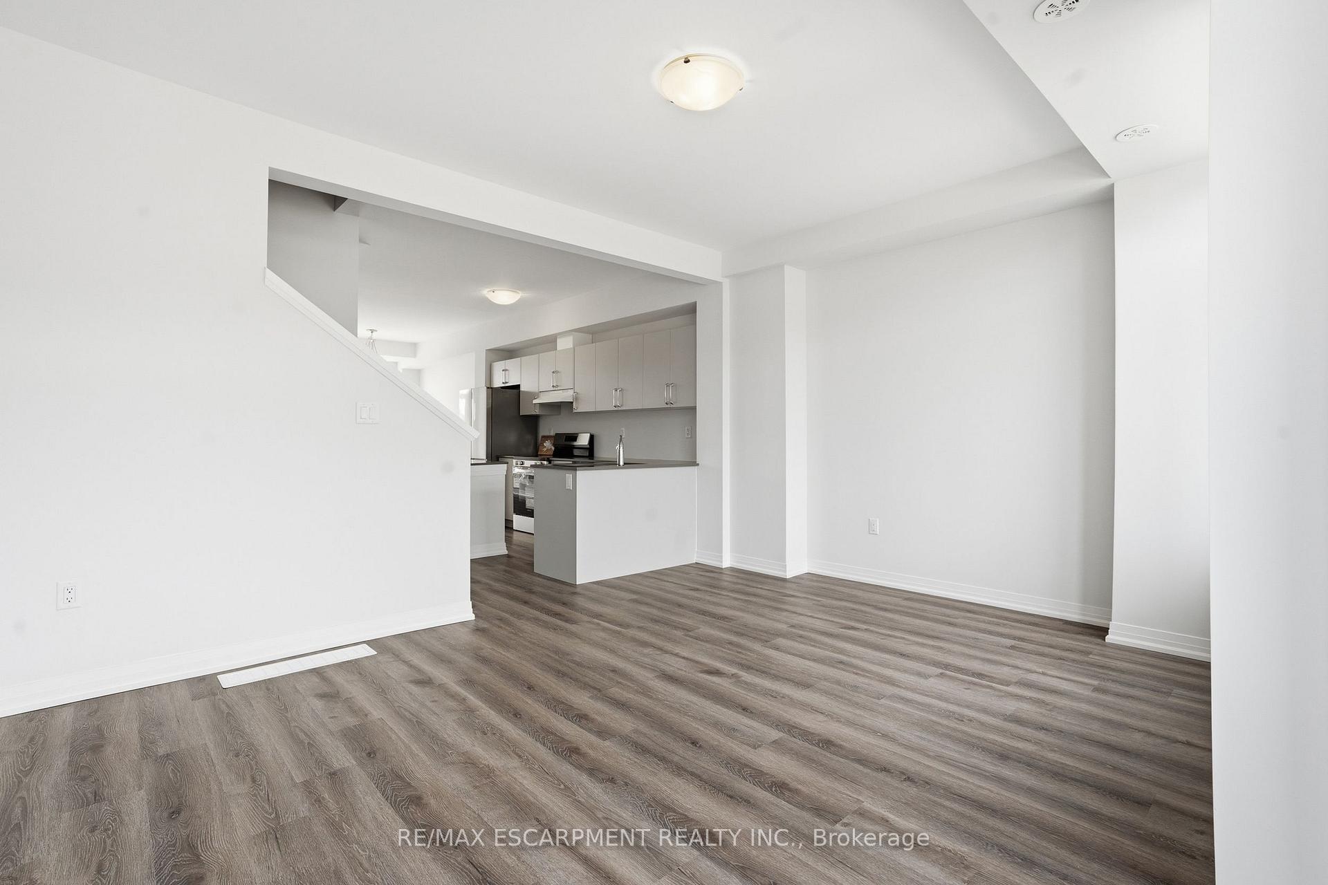 Photo 13 of Unit 33, 155 Equestrian Way, Cambridge, Preston Heights — HOMEH