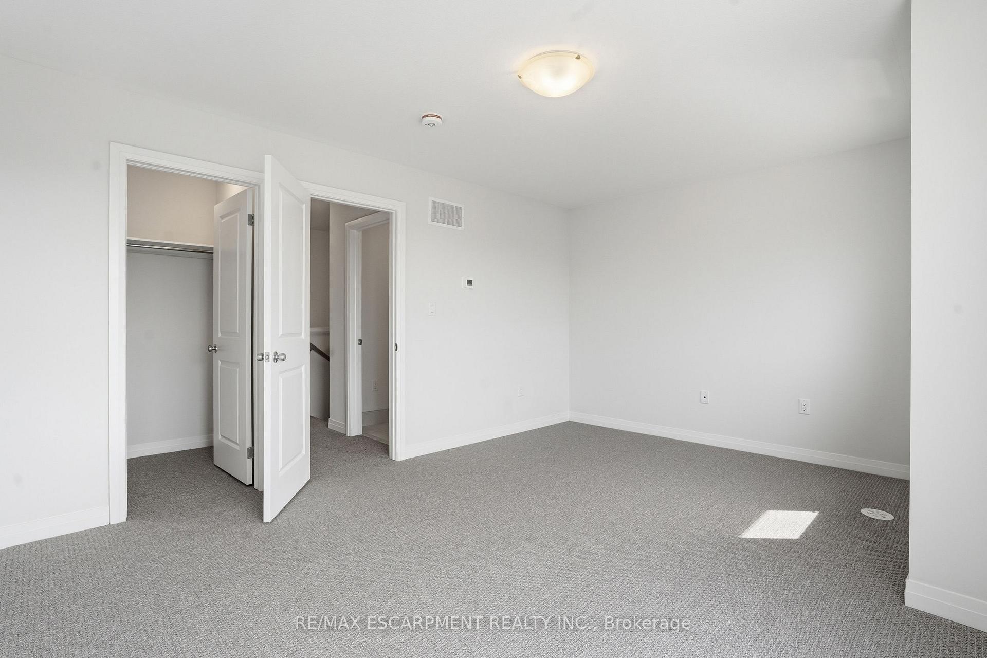 Photo 14 of Unit 33, 155 Equestrian Way, Cambridge, Preston Heights — HOMEH