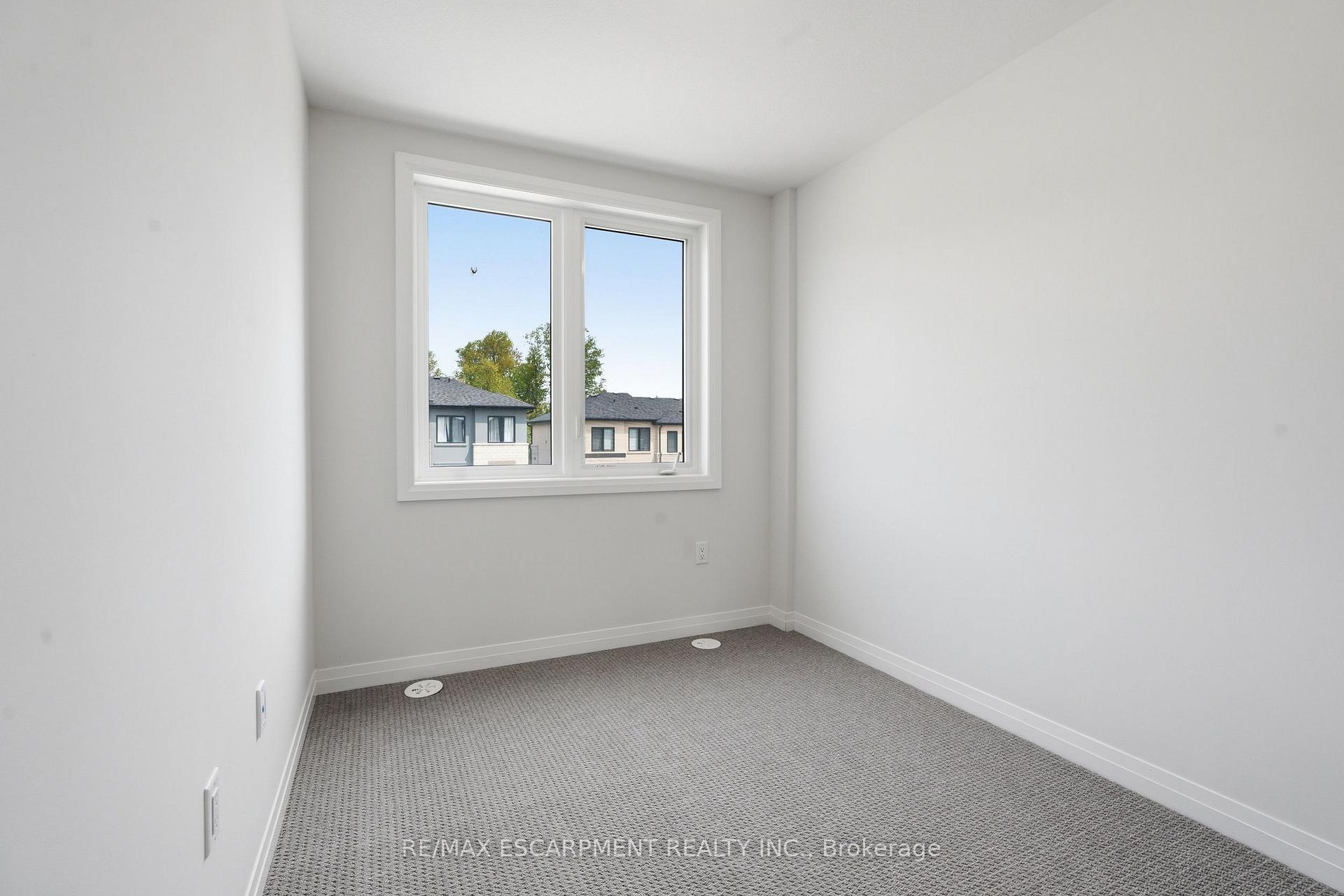 Photo 17 of Unit 33, 155 Equestrian Way, Cambridge, Preston Heights — HOMEH