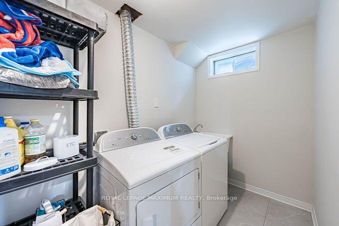 Photo 37 of 56 Potter Crescent, New Tecumseth, Tottenham — HOMEH