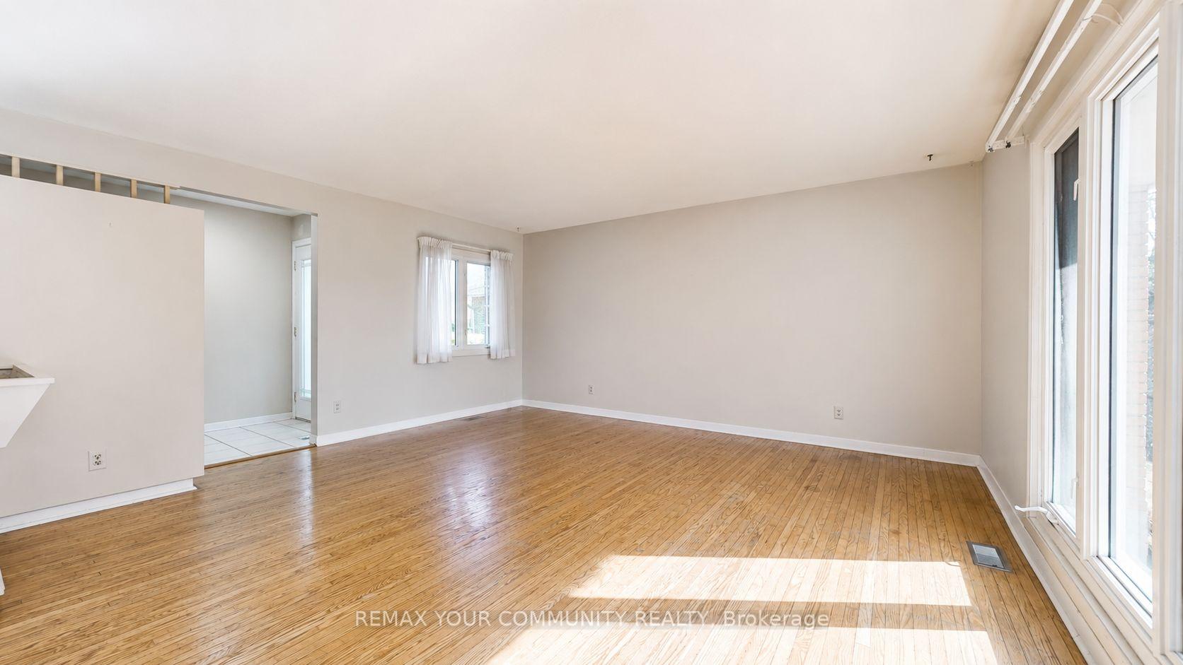 Photo 4 of 98 Wigmore Drive, North York, Victoria Village — HOMEH