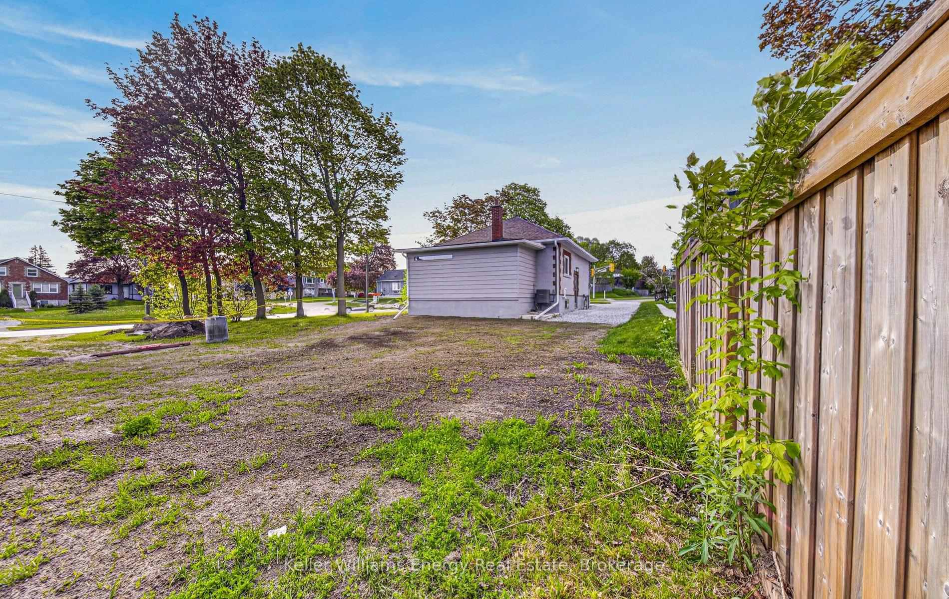 Photo 5 of 288 Hillside Avenue, Oshawa, Vanier — HOMEH