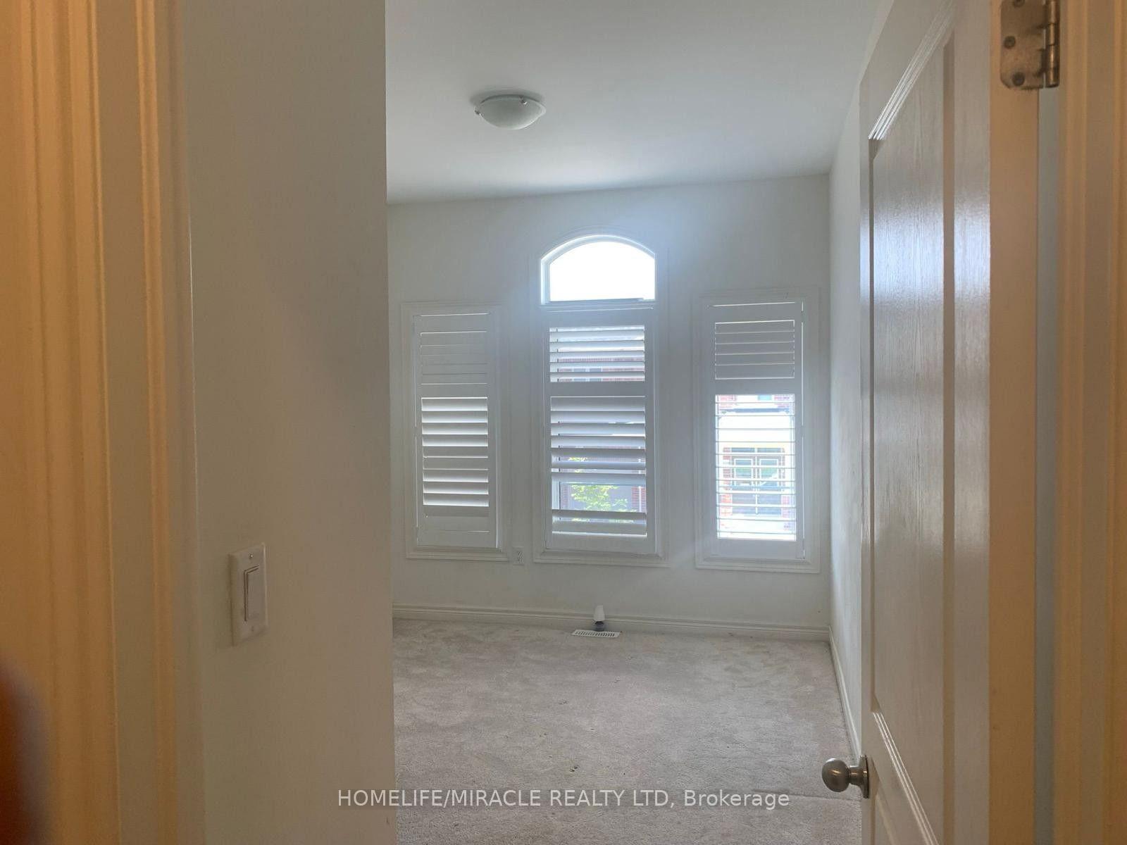 Photo 5 of 38 Adventura Road, Brampton, Northwest Brampton — HOMEH