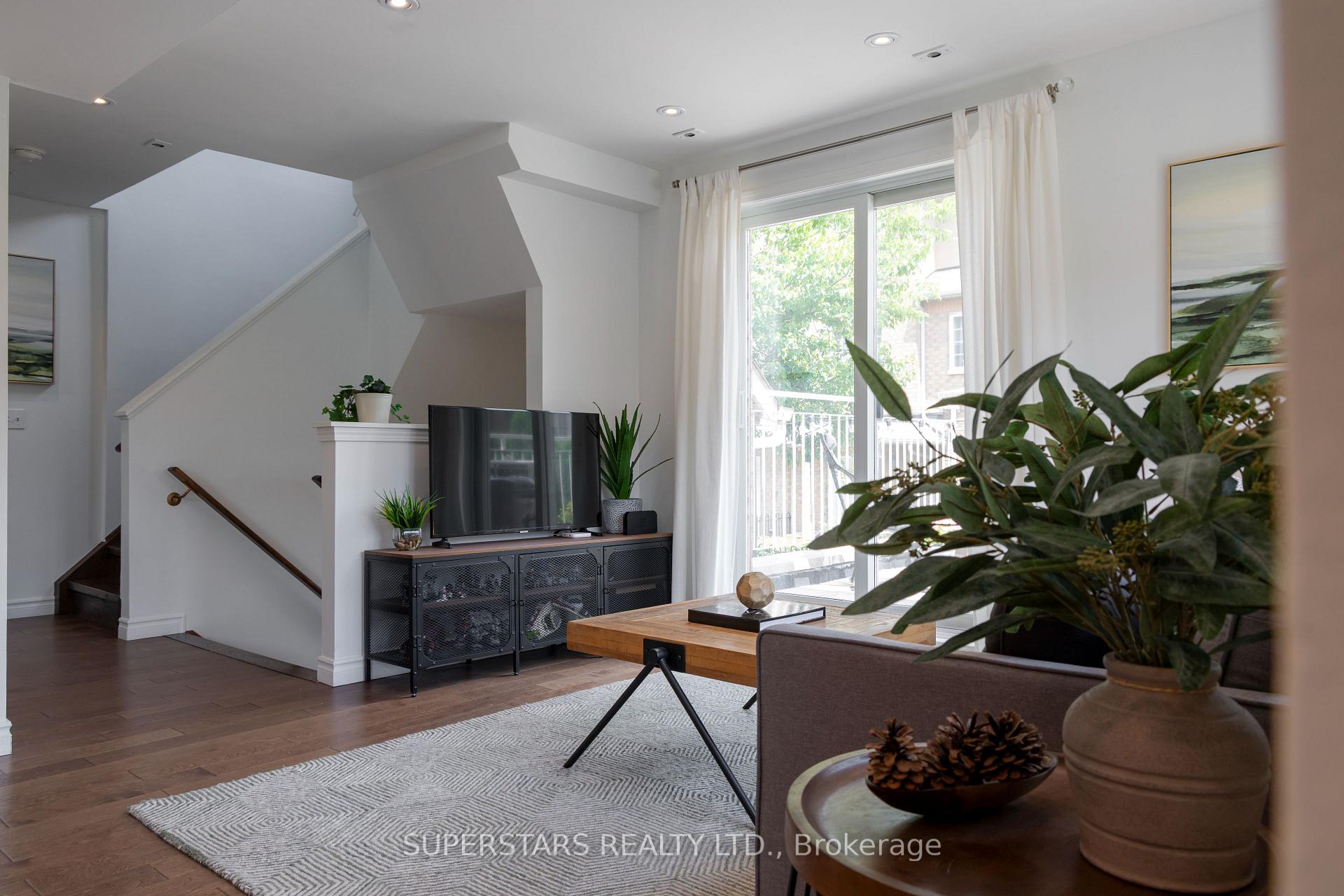 Photo 10 of Unit 27, 10 Cox Boulevard, Markham, Unionville — HOMEH