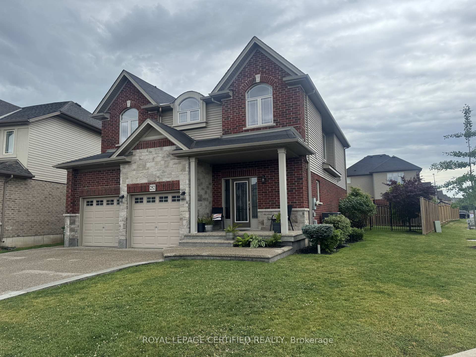 Photo 1 of 252 Westbank Trail, Hamilton, Stoney Creek Mountain — HOMEH