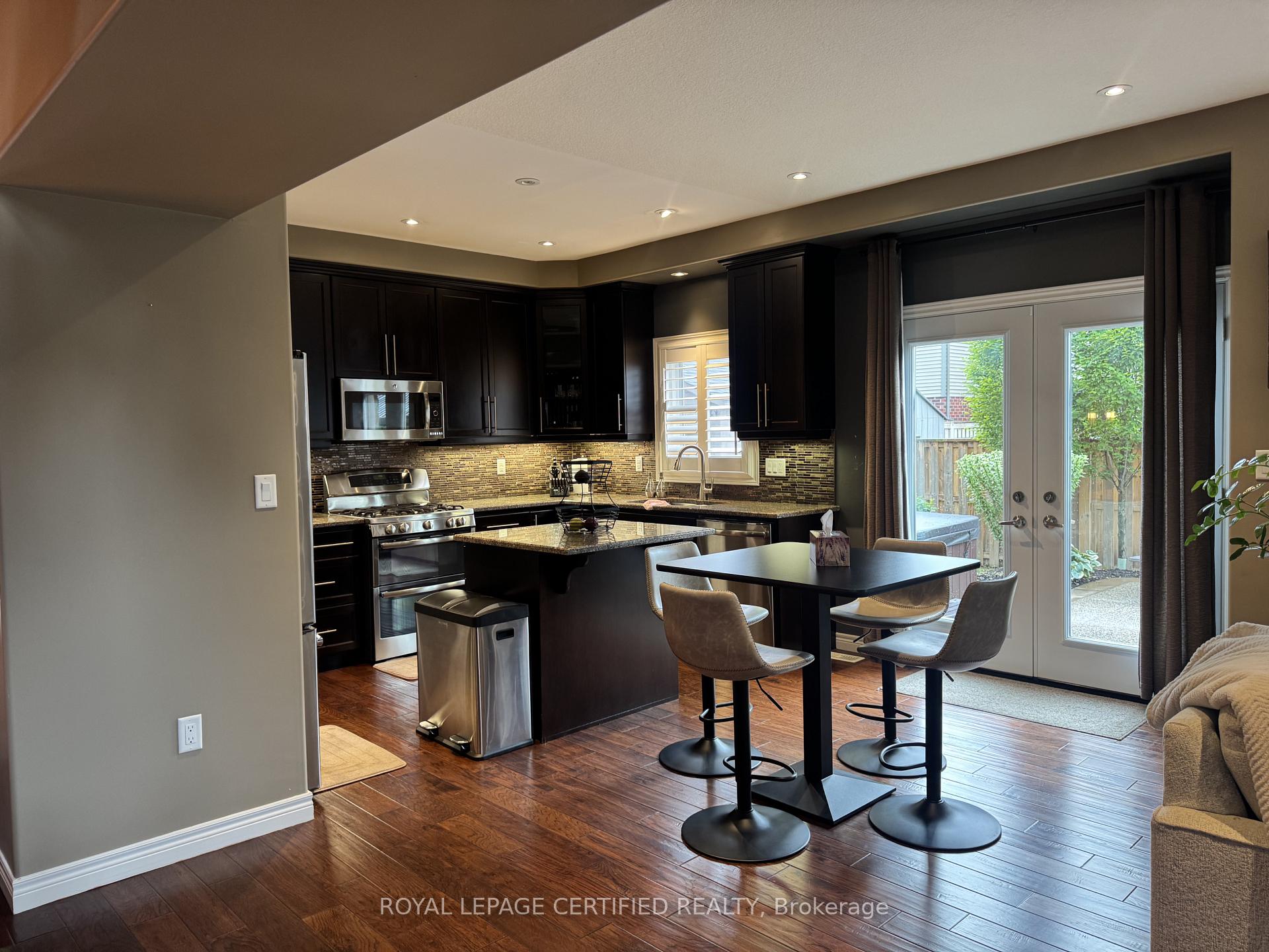 Photo 11 of 252 Westbank Trail, Hamilton, Stoney Creek Mountain — HOMEH