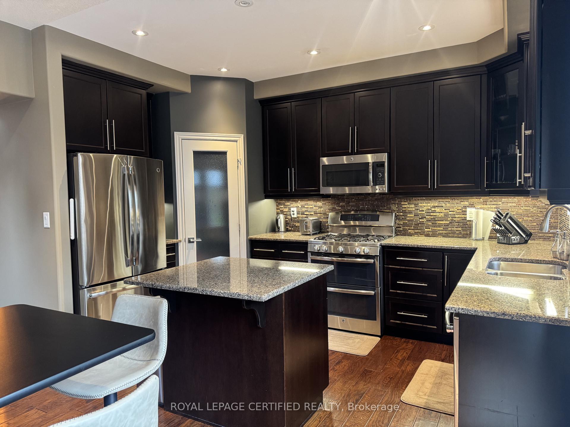 Photo 12 of 252 Westbank Trail, Hamilton, Stoney Creek Mountain — HOMEH