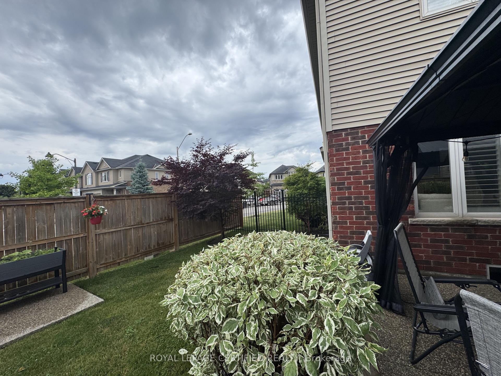 Photo 43 of 252 Westbank Trail, Hamilton, Stoney Creek Mountain — HOMEH