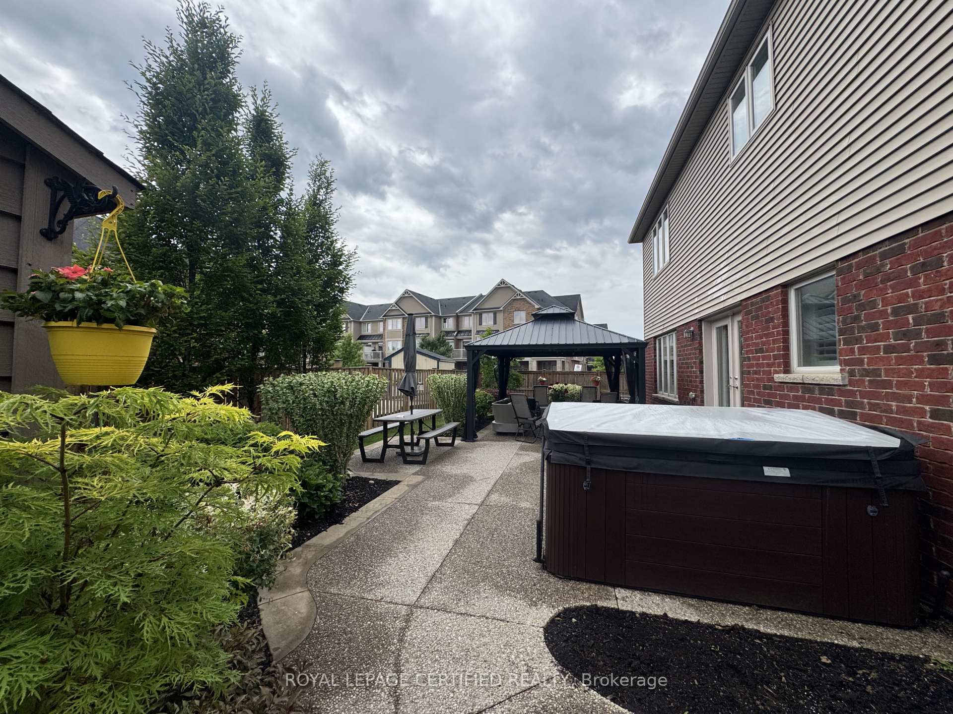 Photo 44 of 252 Westbank Trail, Hamilton, Stoney Creek Mountain — HOMEH