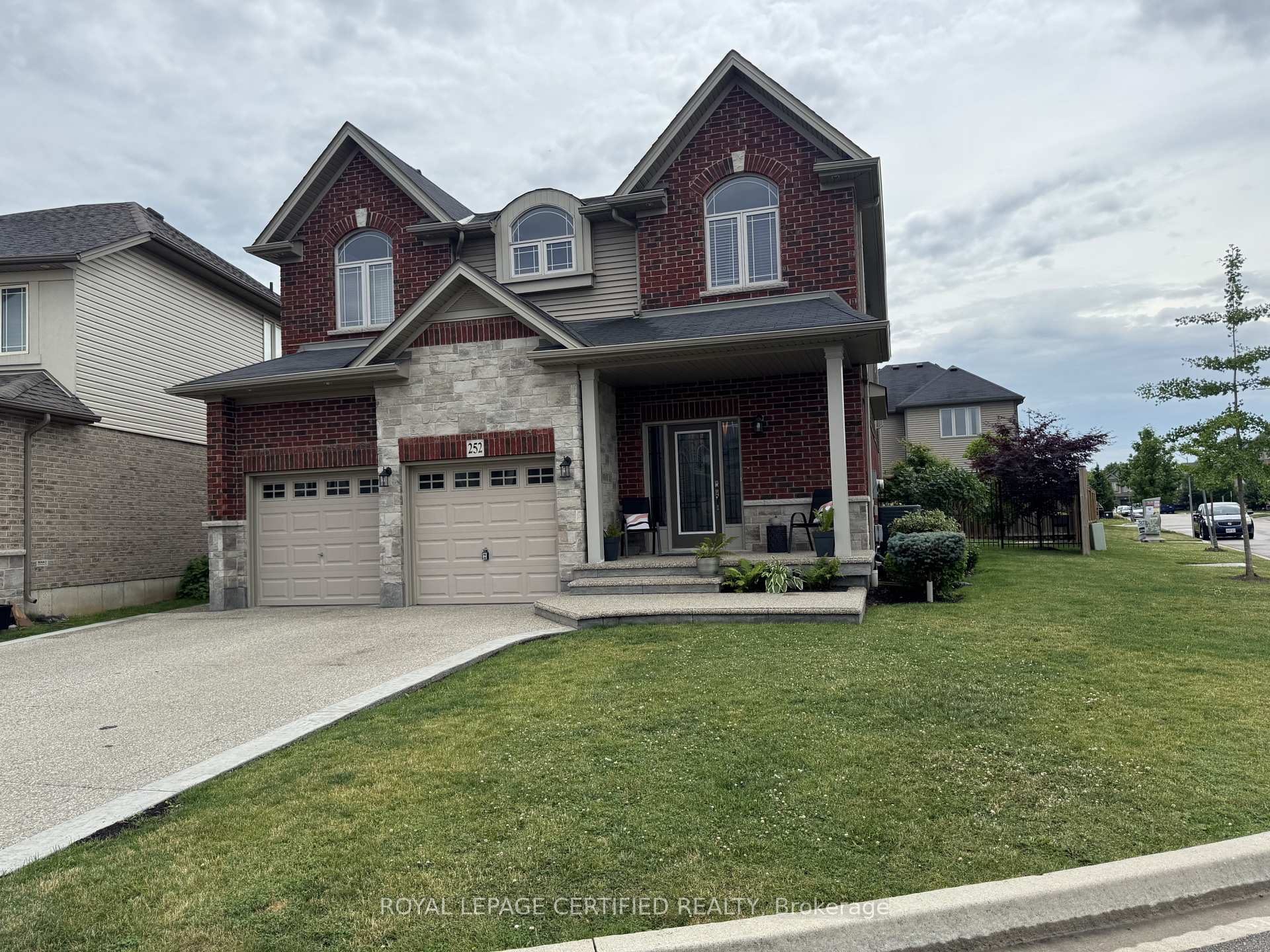 Photo 45 of 252 Westbank Trail, Hamilton, Stoney Creek Mountain — HOMEH