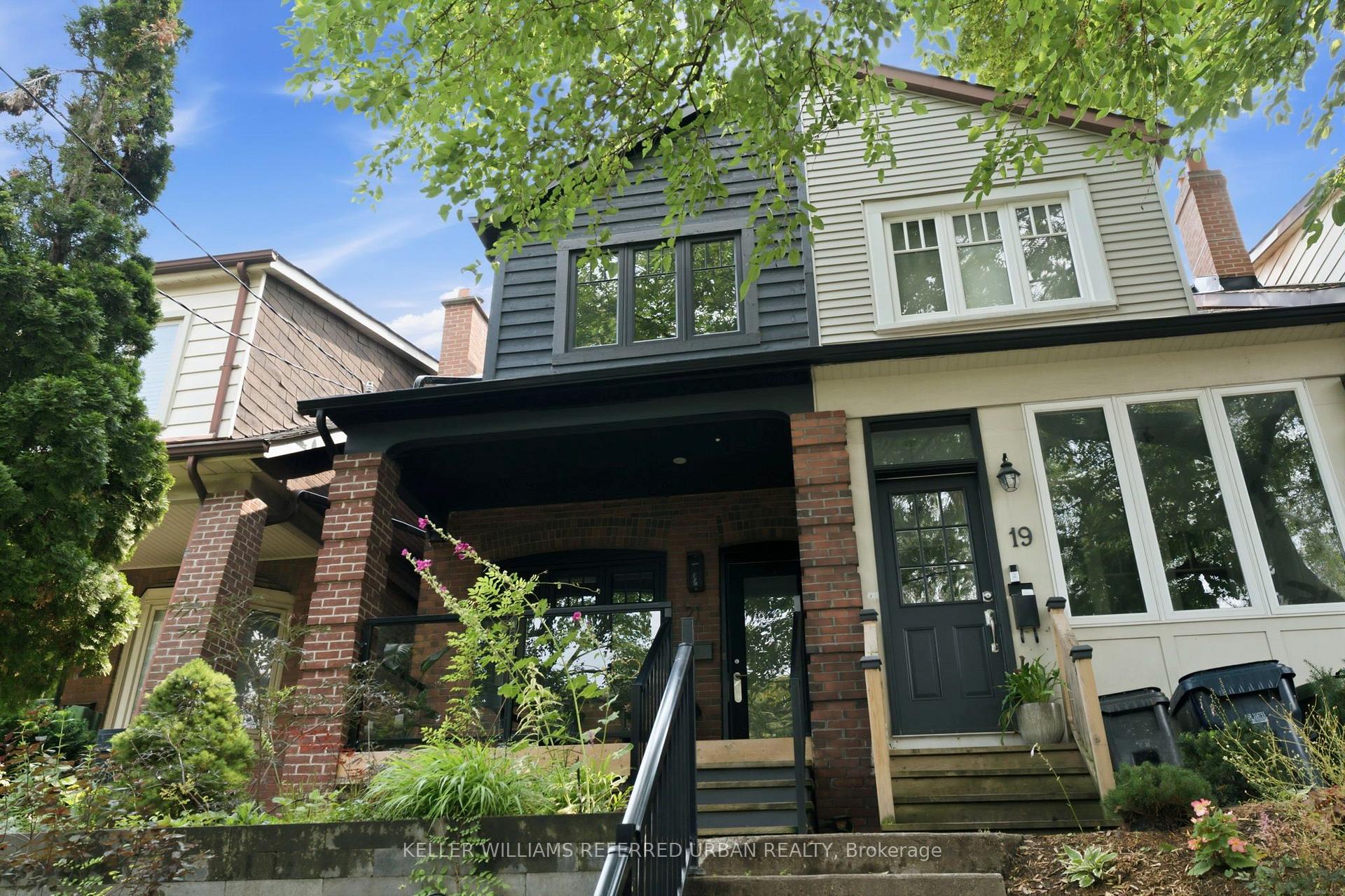 Photo 2 of 21 Millbrook Crescent, Toronto, North Riverdale — HOMEH