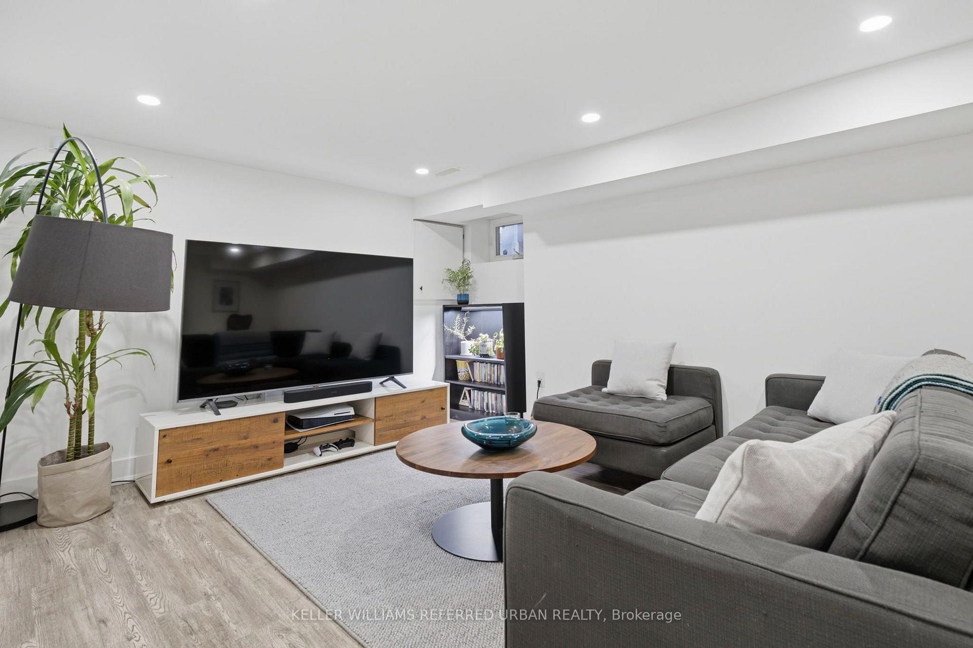 Photo 26 of 21 Millbrook Crescent, Toronto, North Riverdale — HOMEH
